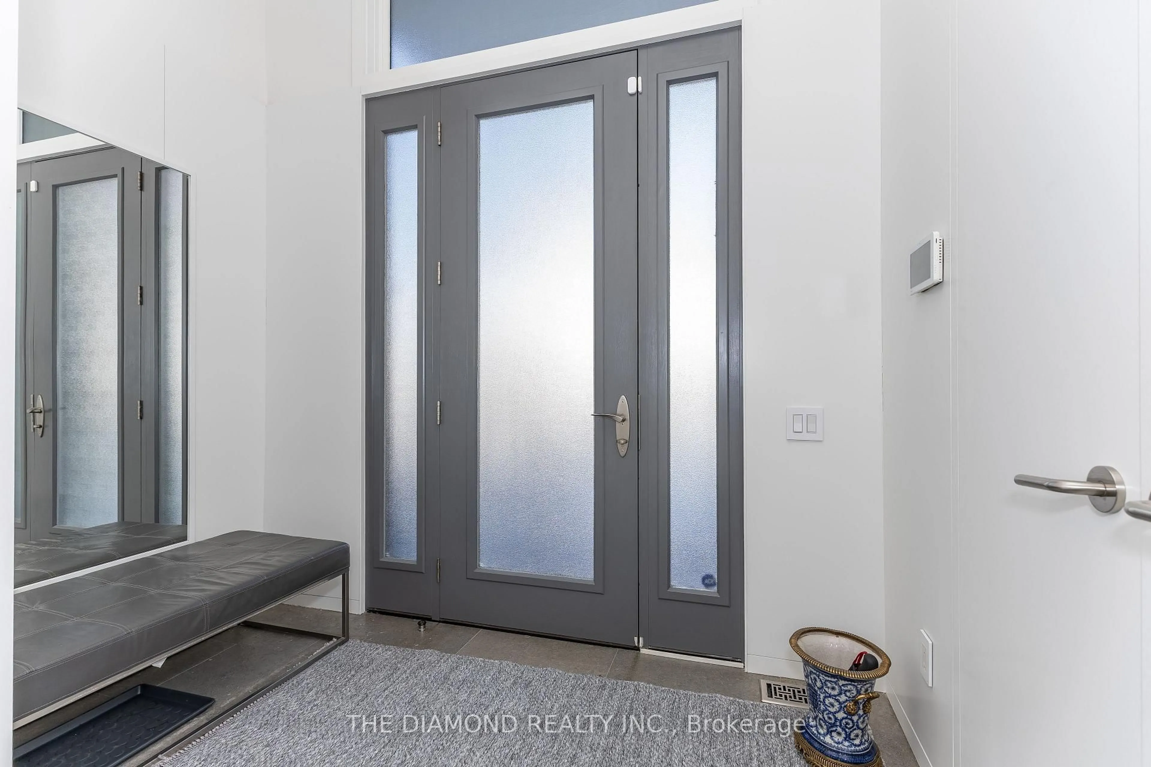 Indoor entryway for 15 Carey Rd, Toronto Ontario M4S 1N9