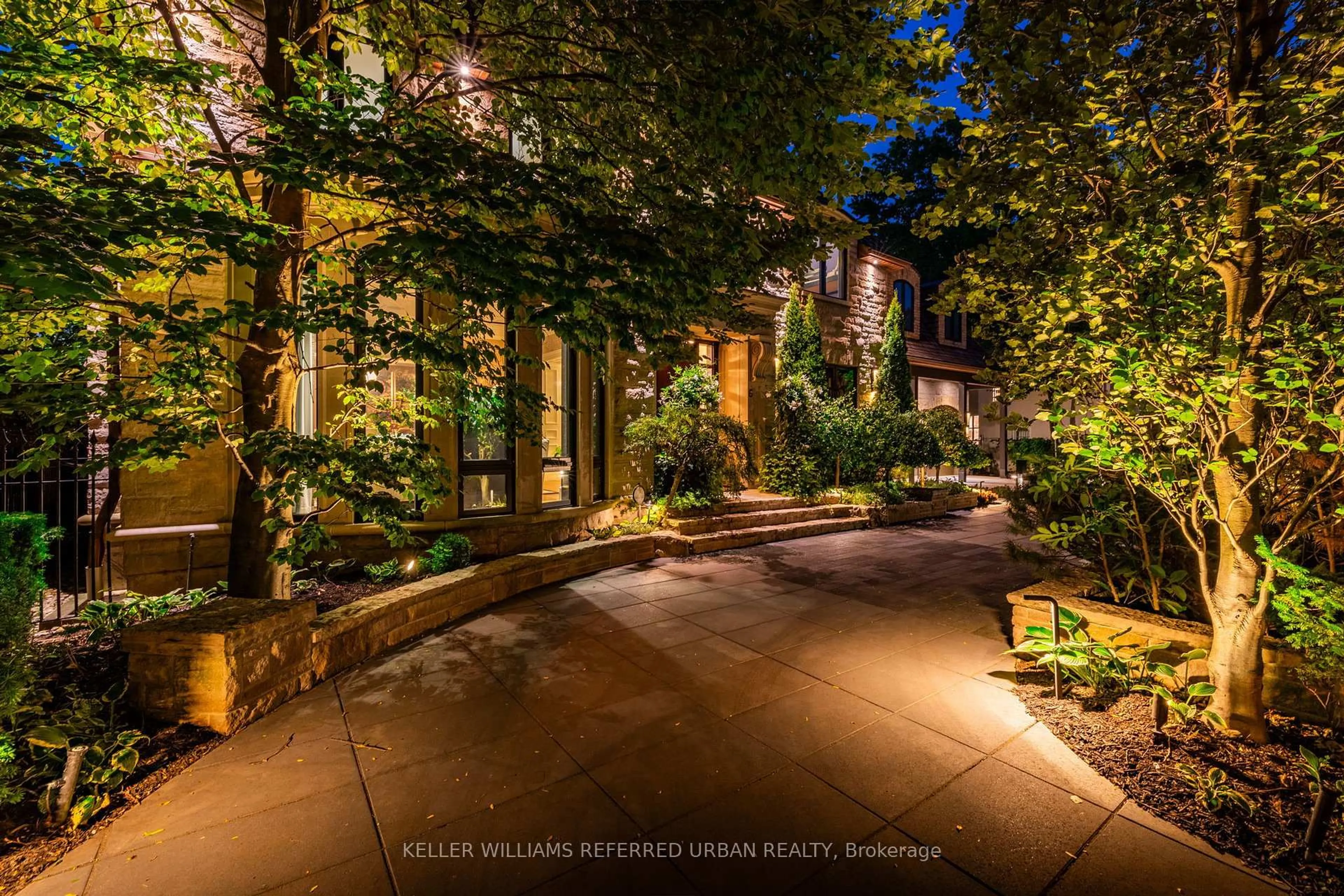 Unknown for 6 Bayview Wood, Toronto Ontario M4N 1R7