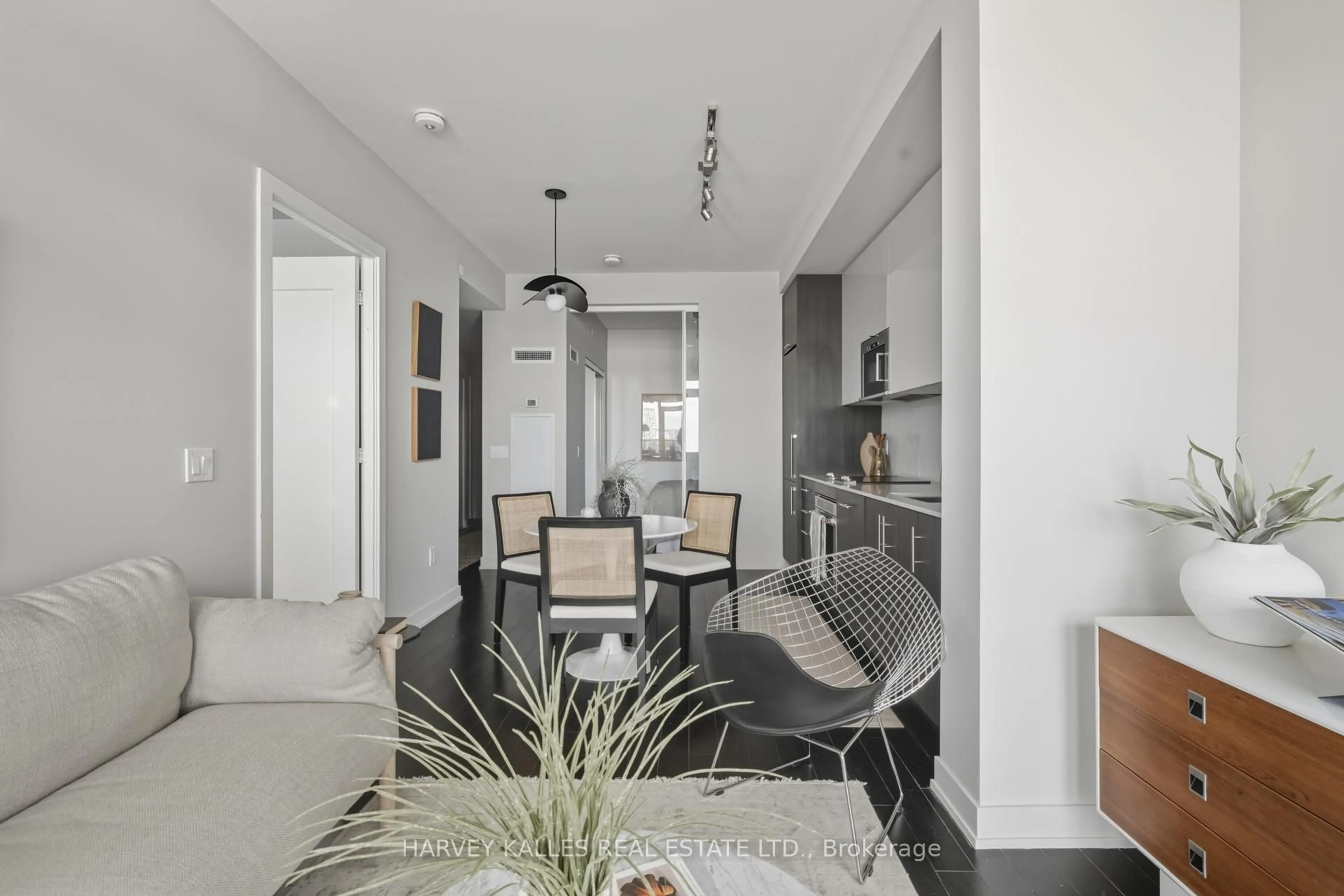 Unknown for 330 Richmond St #2209, Toronto Ontario M5V 1X2