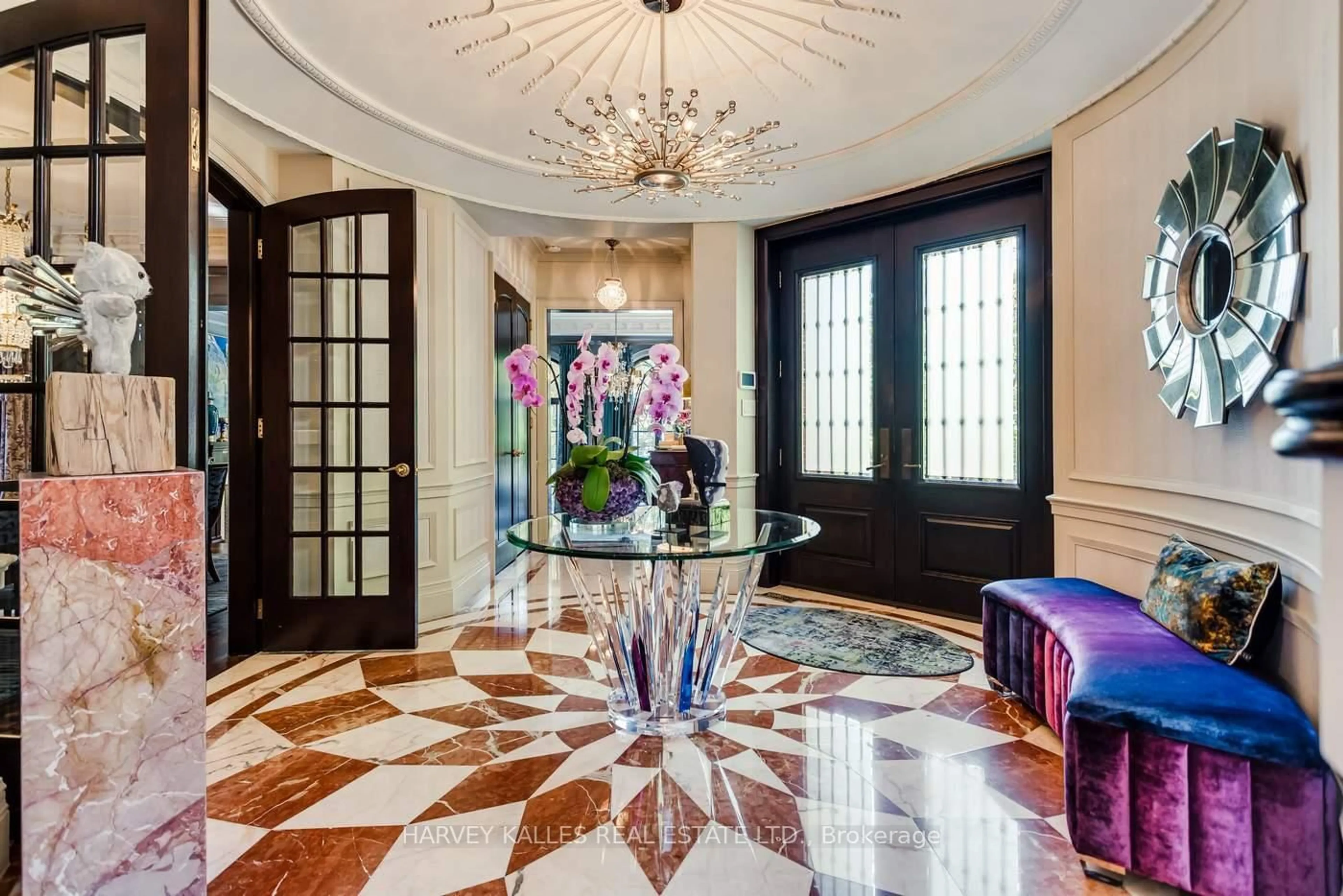 Indoor foyer for 92 South Dr, Toronto Ontario M4W 1R6