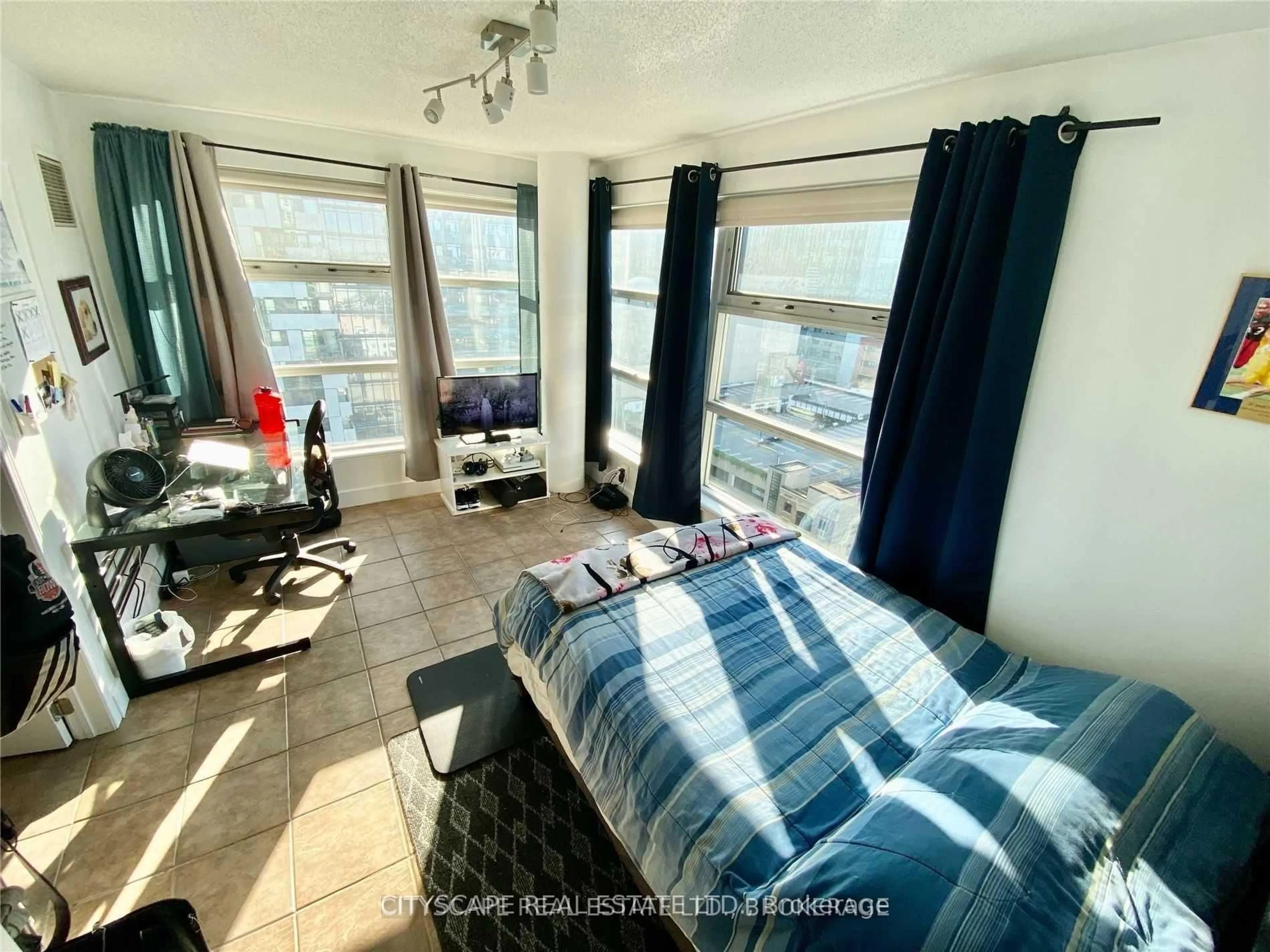 A pic of a room for 50 Lombard St #2005, Toronto Ontario M5C 2X4