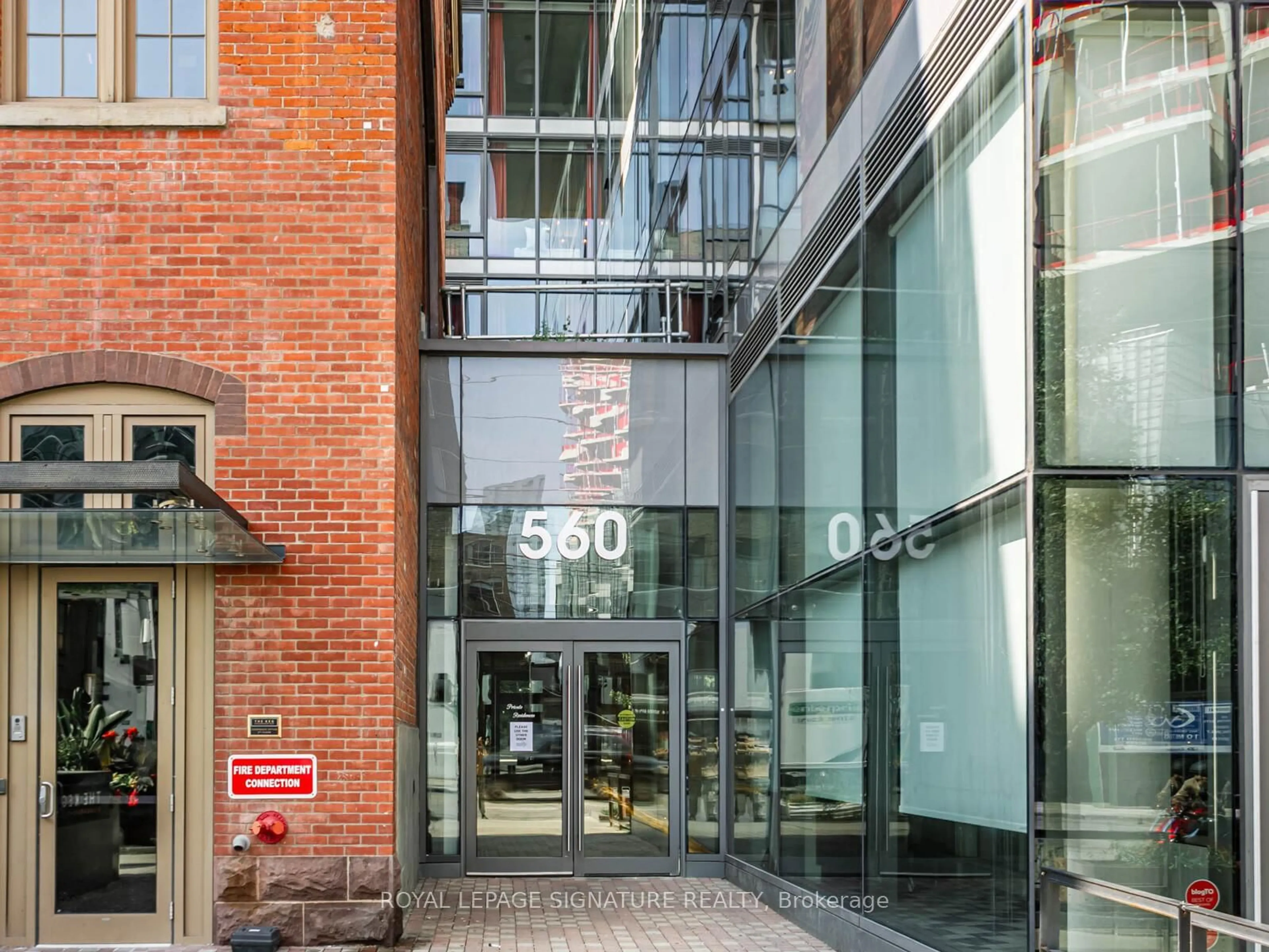 Indoor foyer for 560 King St #418, Toronto Ontario M5V 0L5