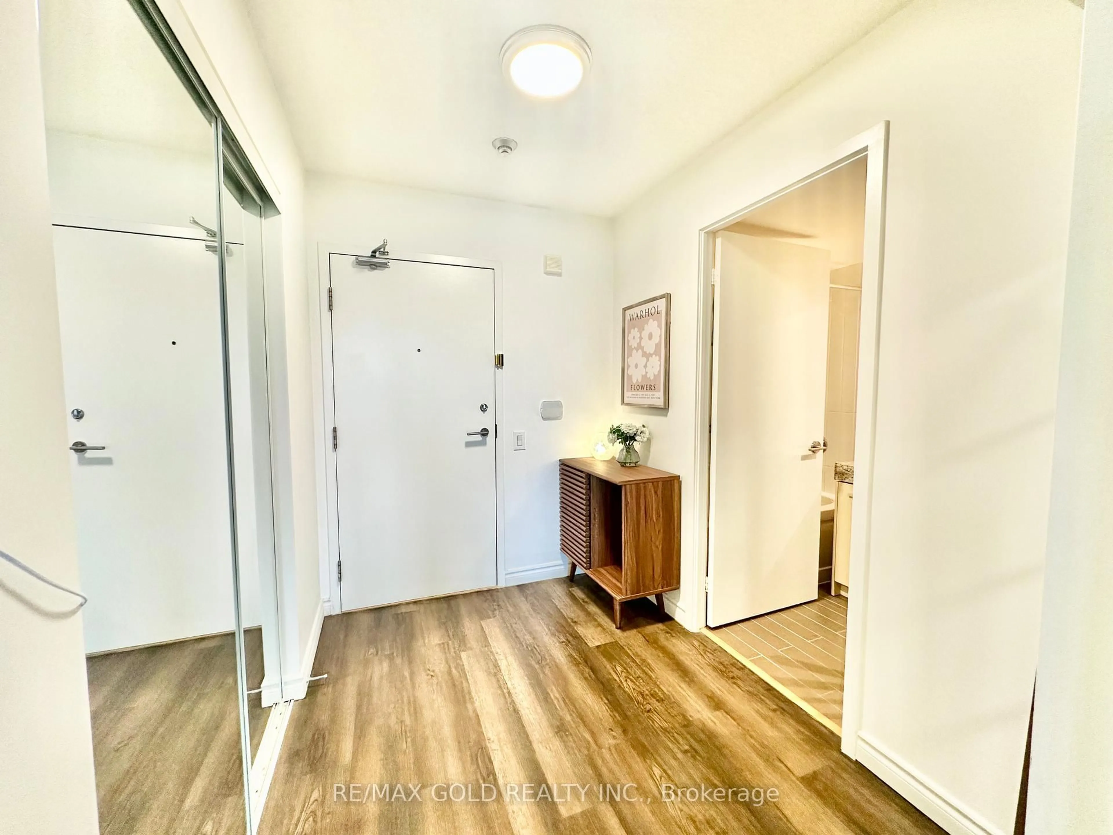 Indoor entryway for 29 Singer Crt #1210, Toronto Ontario M2K 0B3