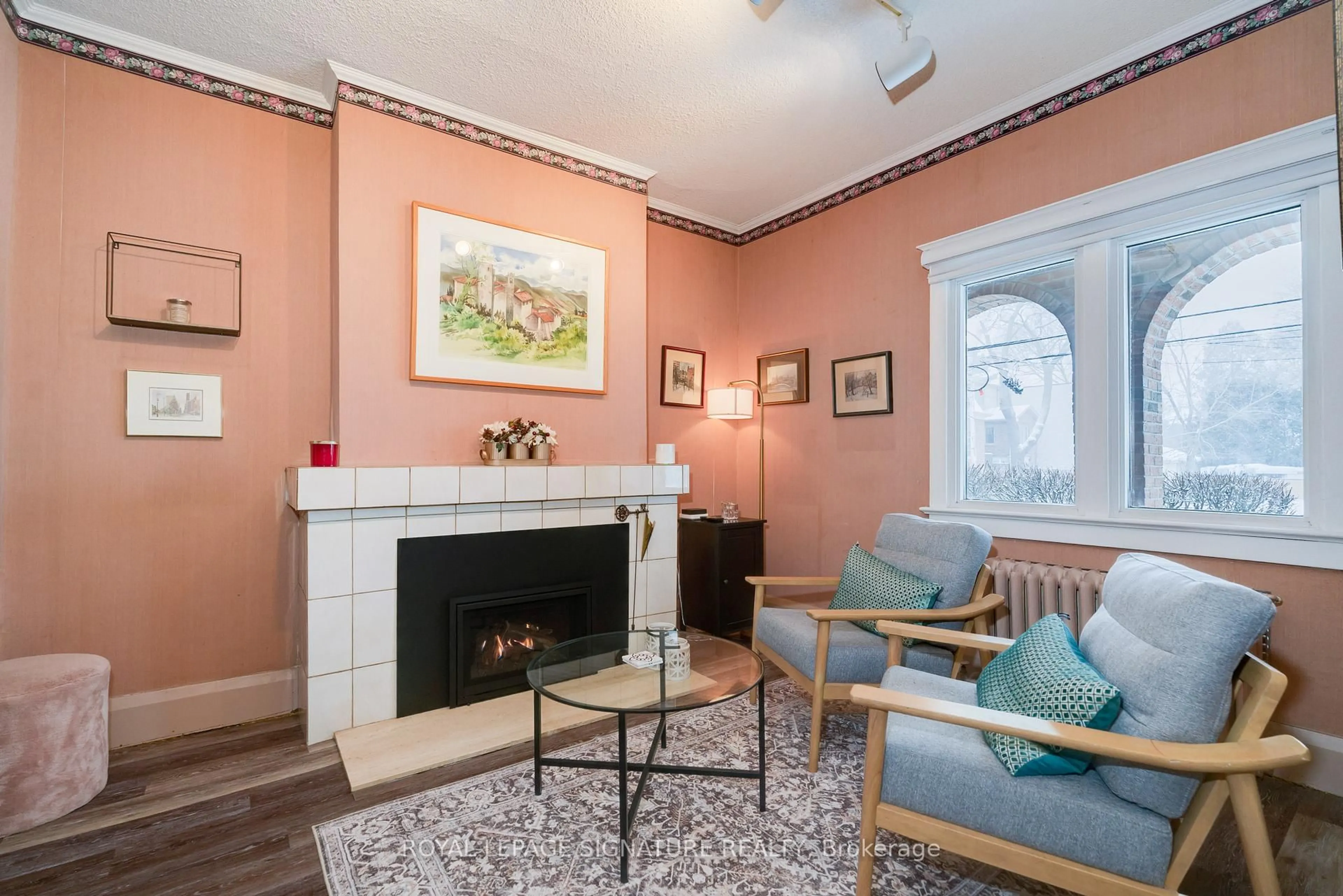 Living room with furniture, unknown for 1089 Mt Pleasant Rd, Toronto Ontario M4P 2M7