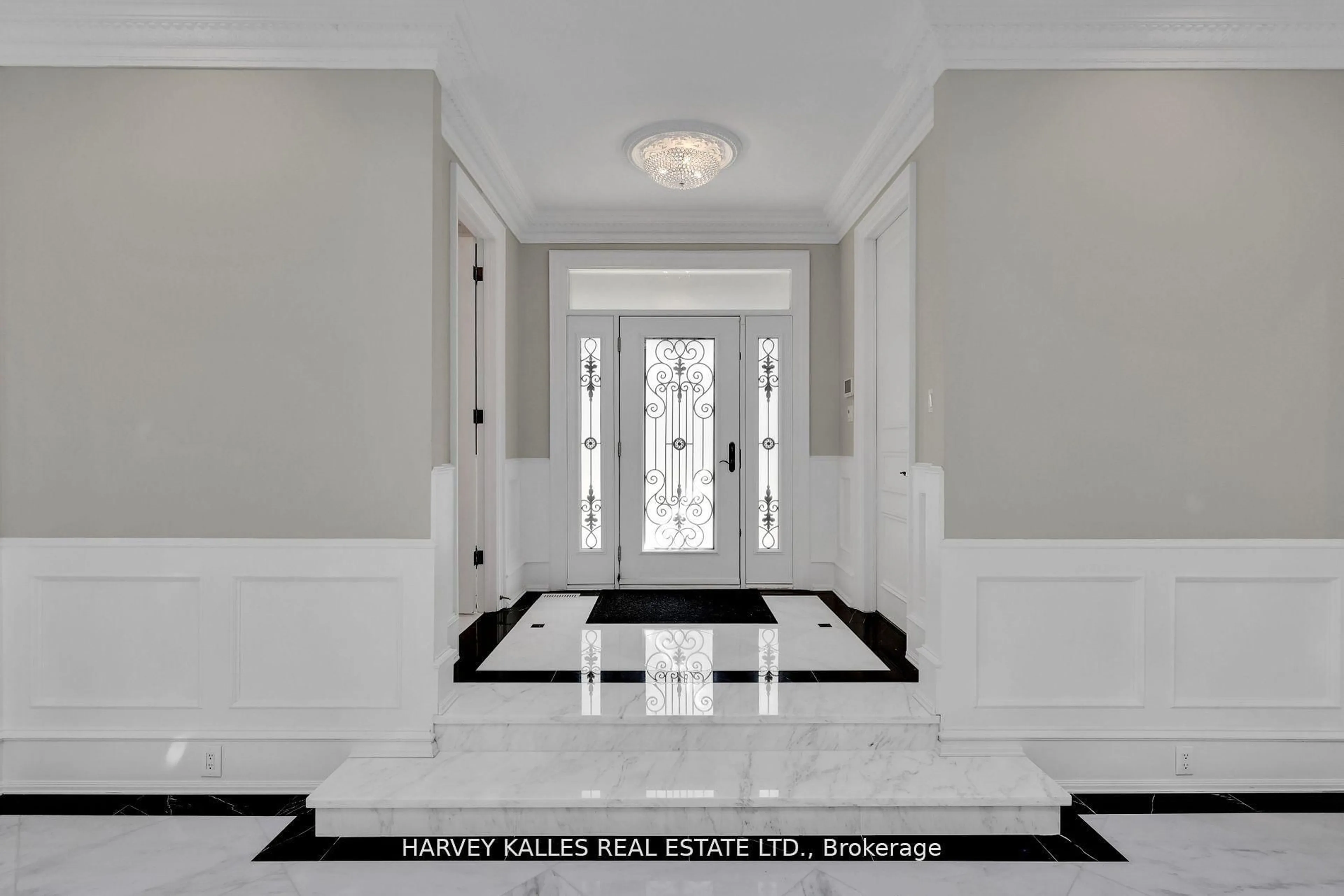 Indoor entryway for 113 Coldstream Ave, Toronto Ontario M5N 1X7