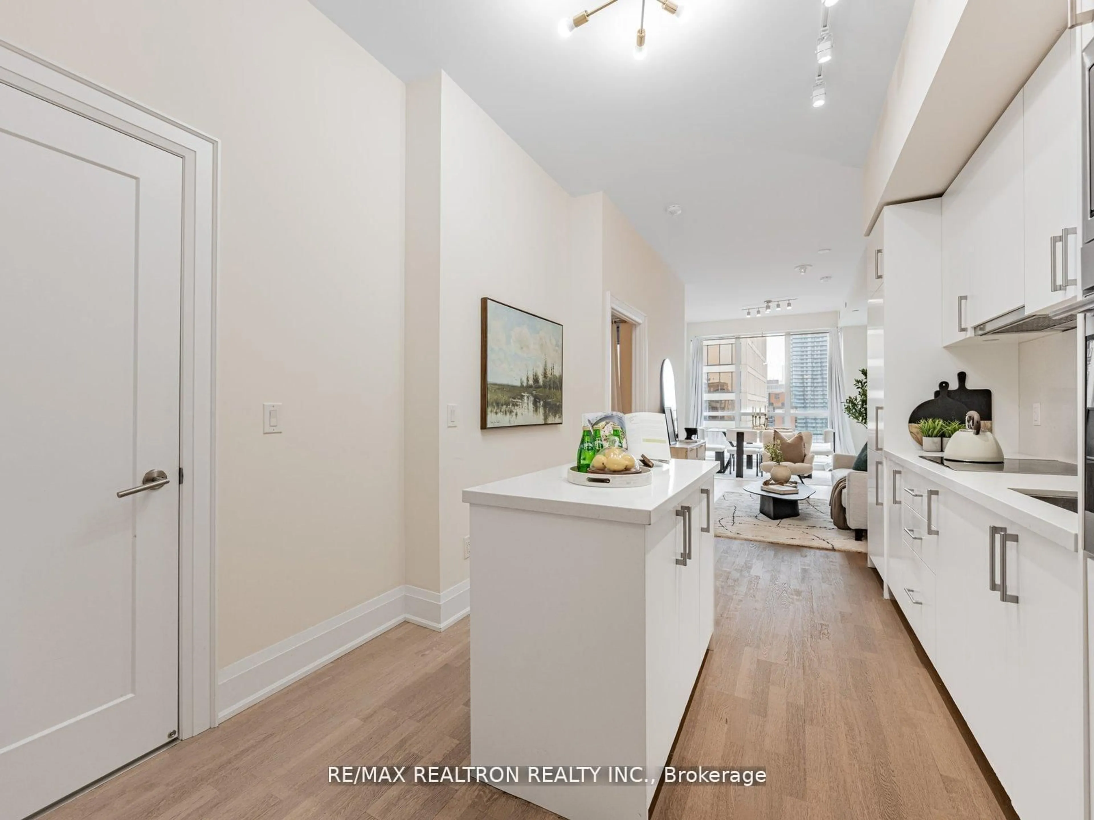 Open concept kitchen, unknown for 88 Cumberland St #1801, Toronto Ontario M5R 1A3