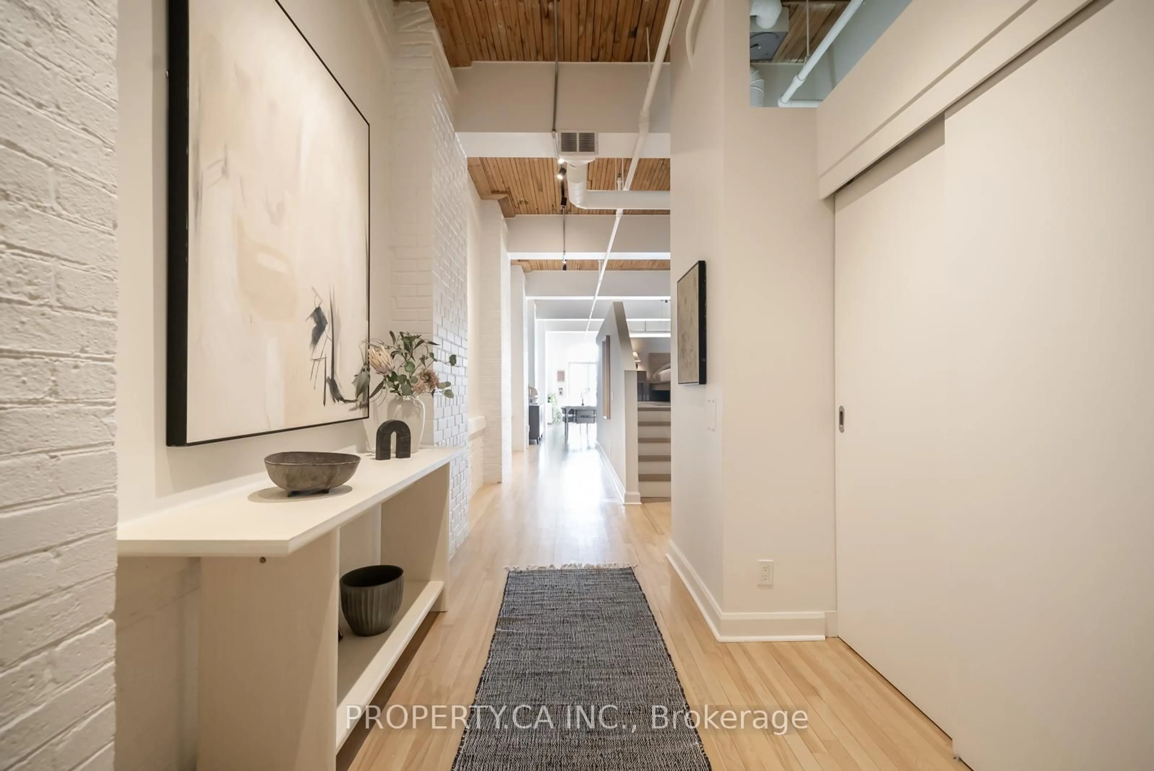 Indoor entryway for 993 Queen St #409, Toronto Ontario M6J 1H2