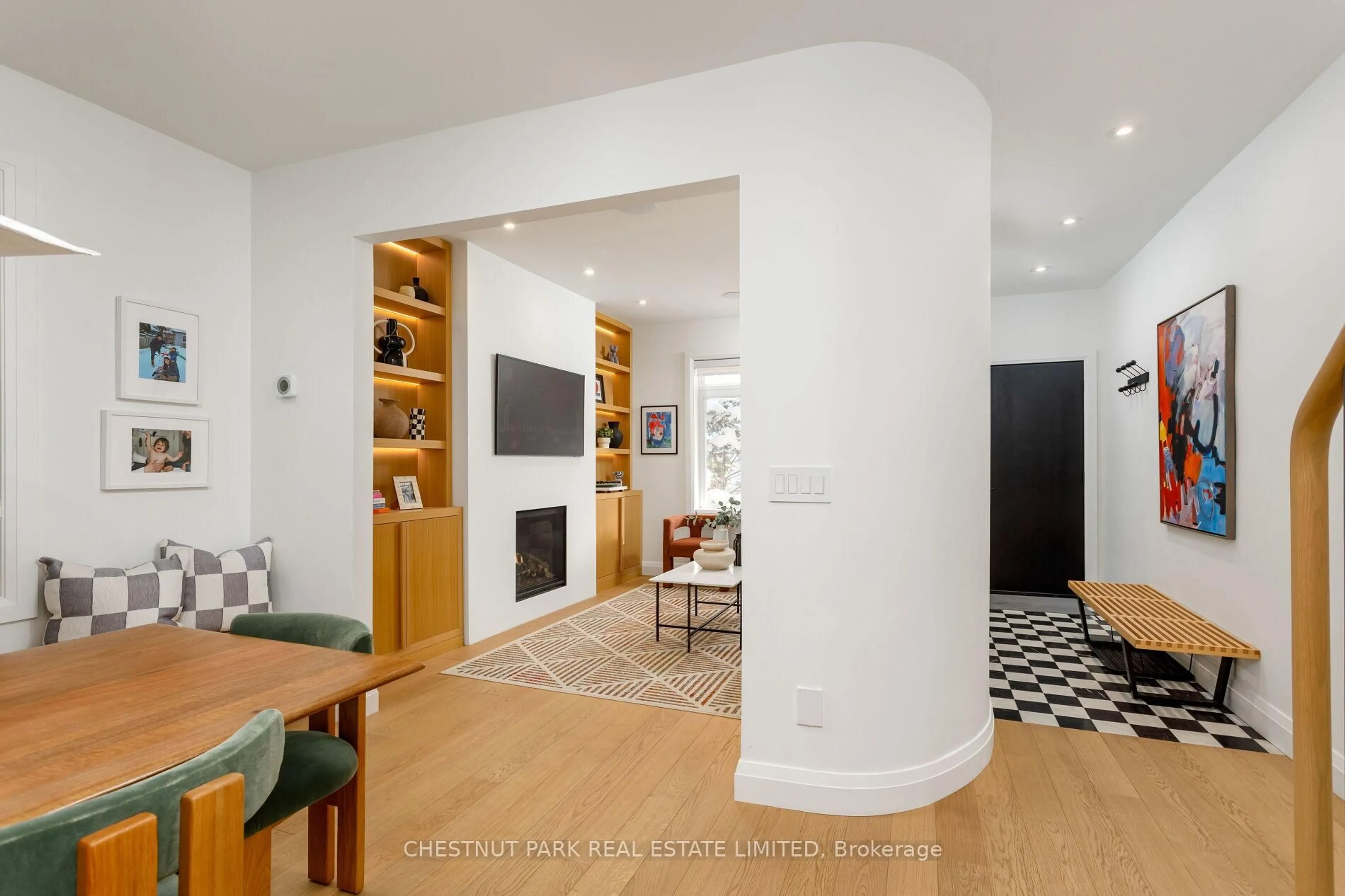 Indoor entryway for 232 Ashworth Ave, Toronto Ontario M6G 2A7