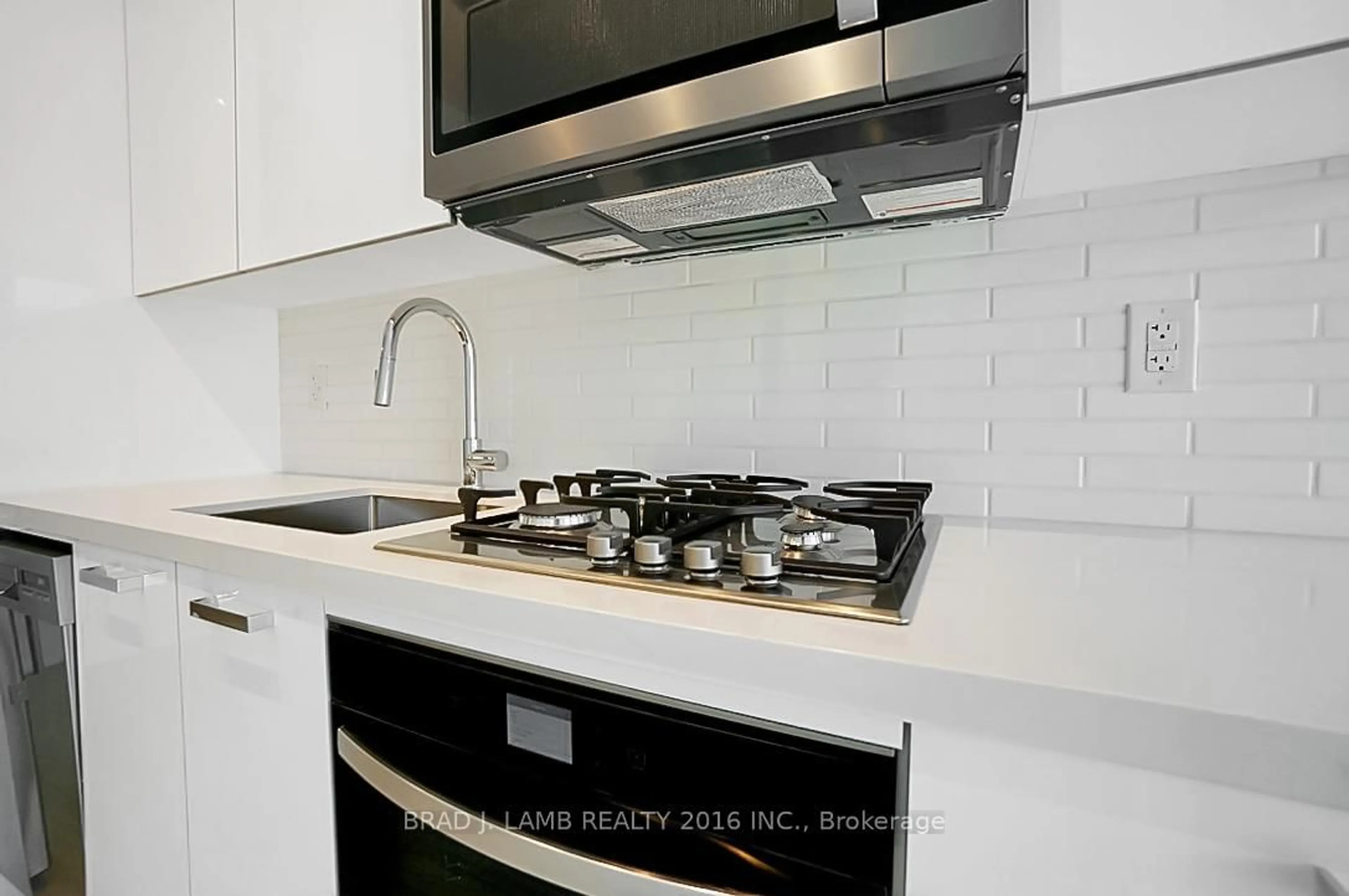 Standard kitchen, ceramic/tile floor for 195 McCaul St #607, Toronto Ontario M5T 1W6