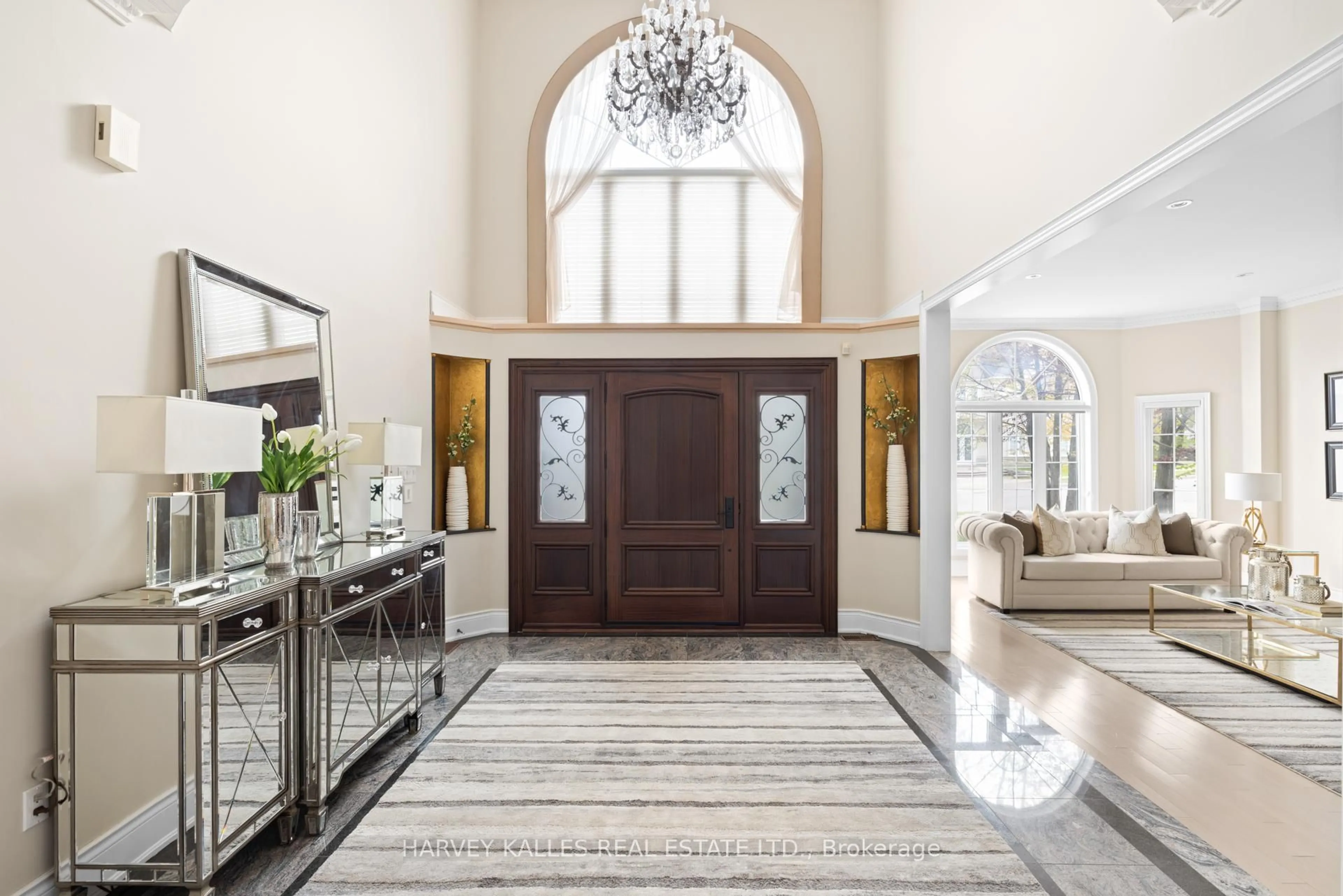 Indoor foyer for 60 Bowan Crt, Toronto Ontario M2K 3A7