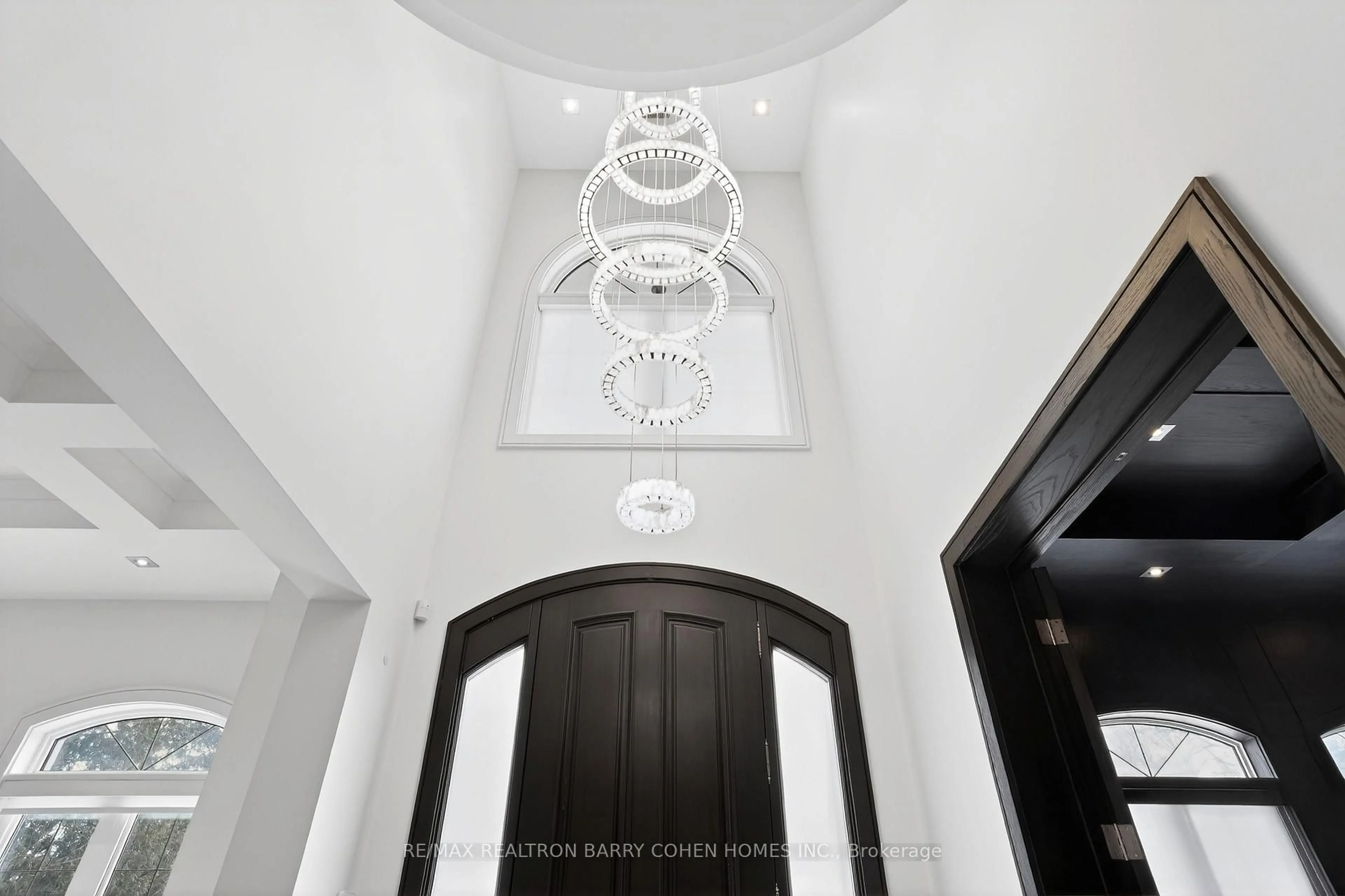 Indoor foyer for 29 Junewood Cres, Toronto Ontario M2L 2C3