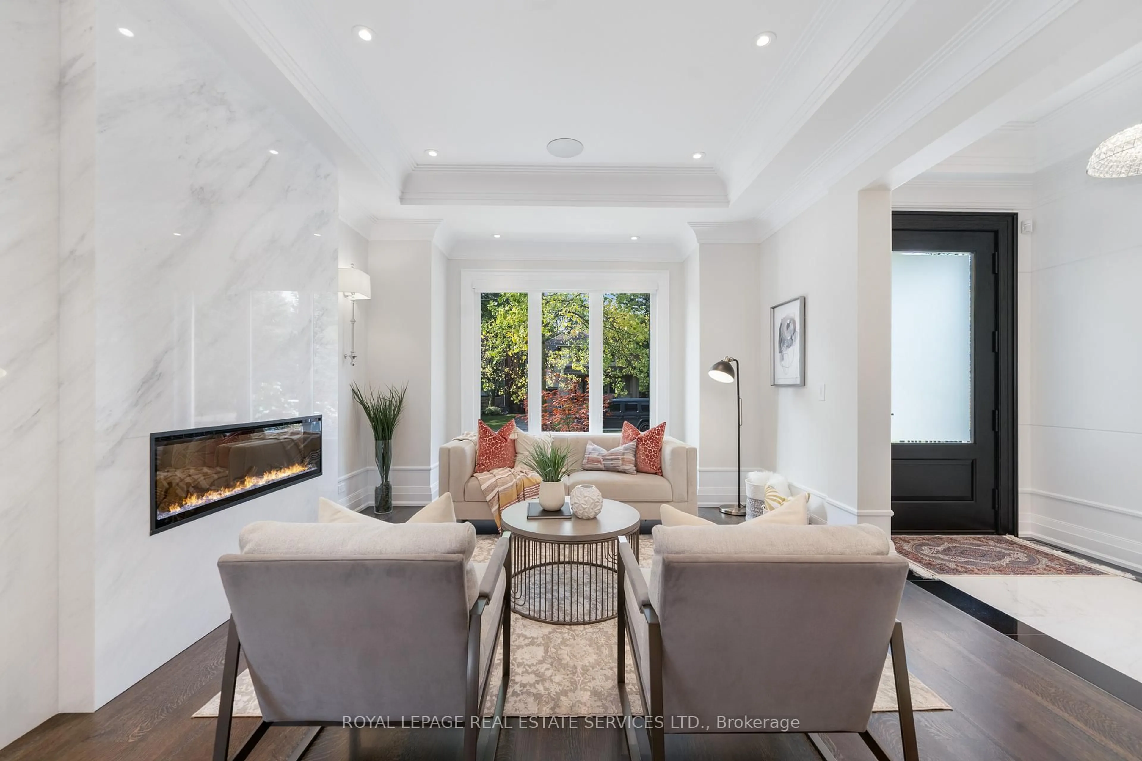 Living room with furniture, ceramic/tile floor for 83 Kimbark Blvd, Toronto Ontario M5N 2X9