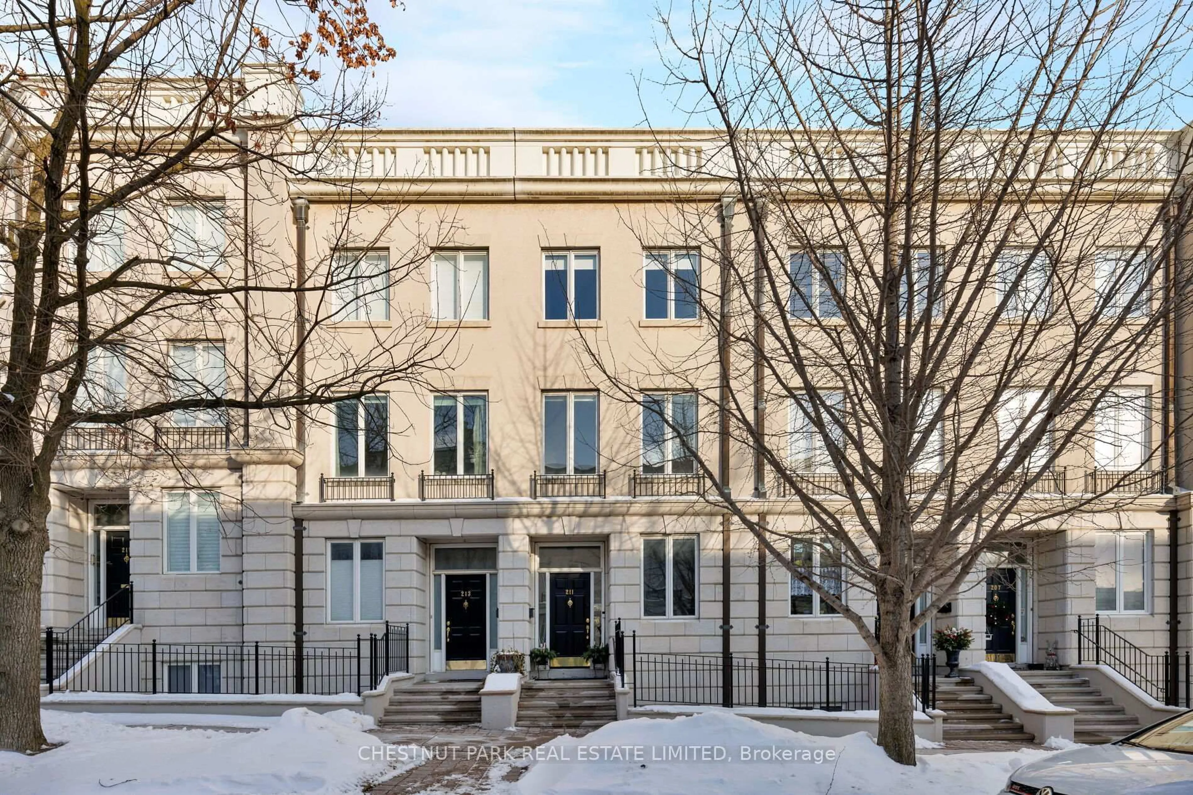 Unknown for 211 Walmer Rd, Toronto Ontario M5R 3P7