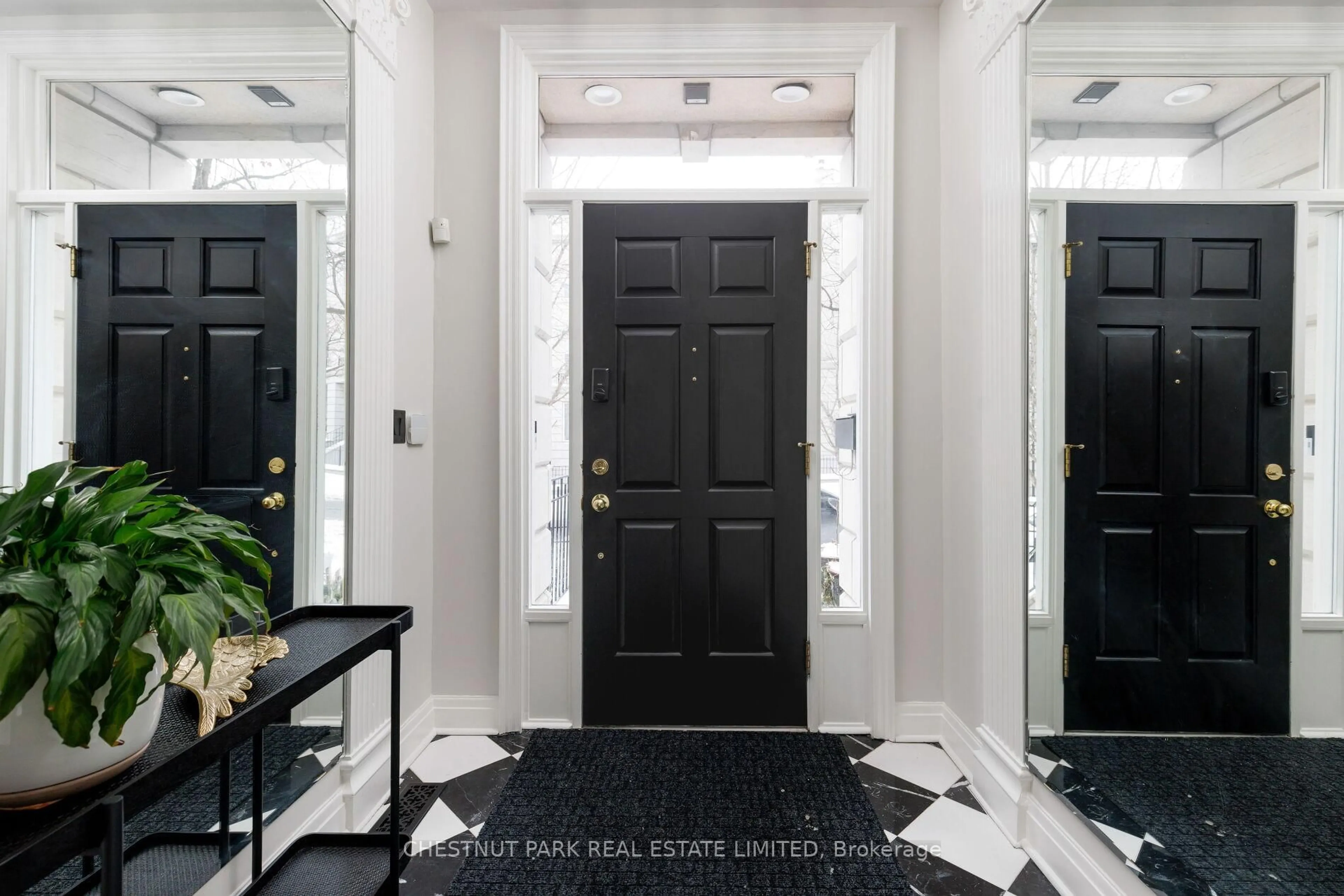 Unknown for 211 Walmer Rd, Toronto Ontario M5R 3P7