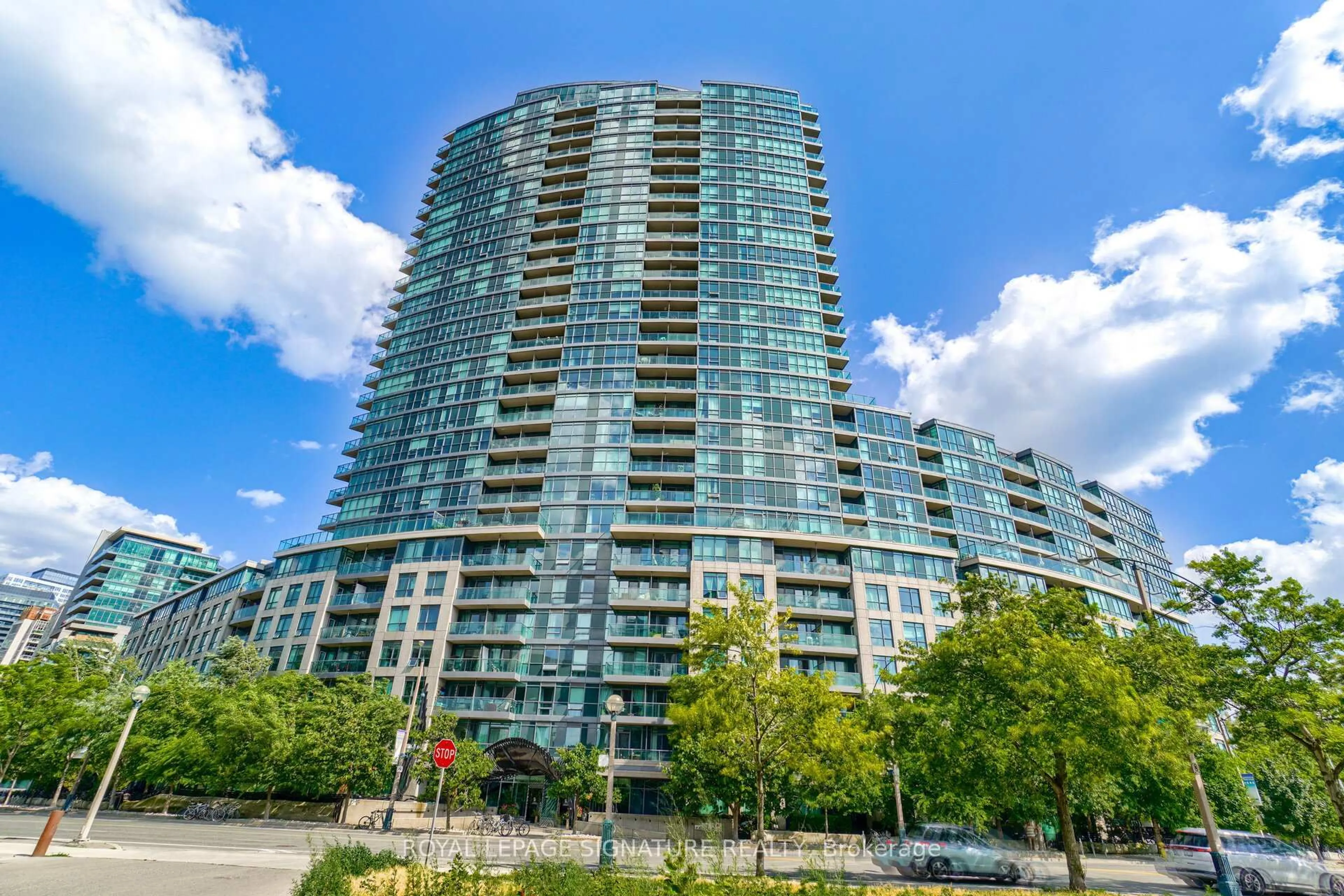 Patio, unknown for 231 Fort York Blvd #729, Toronto Ontario M5V 1B2