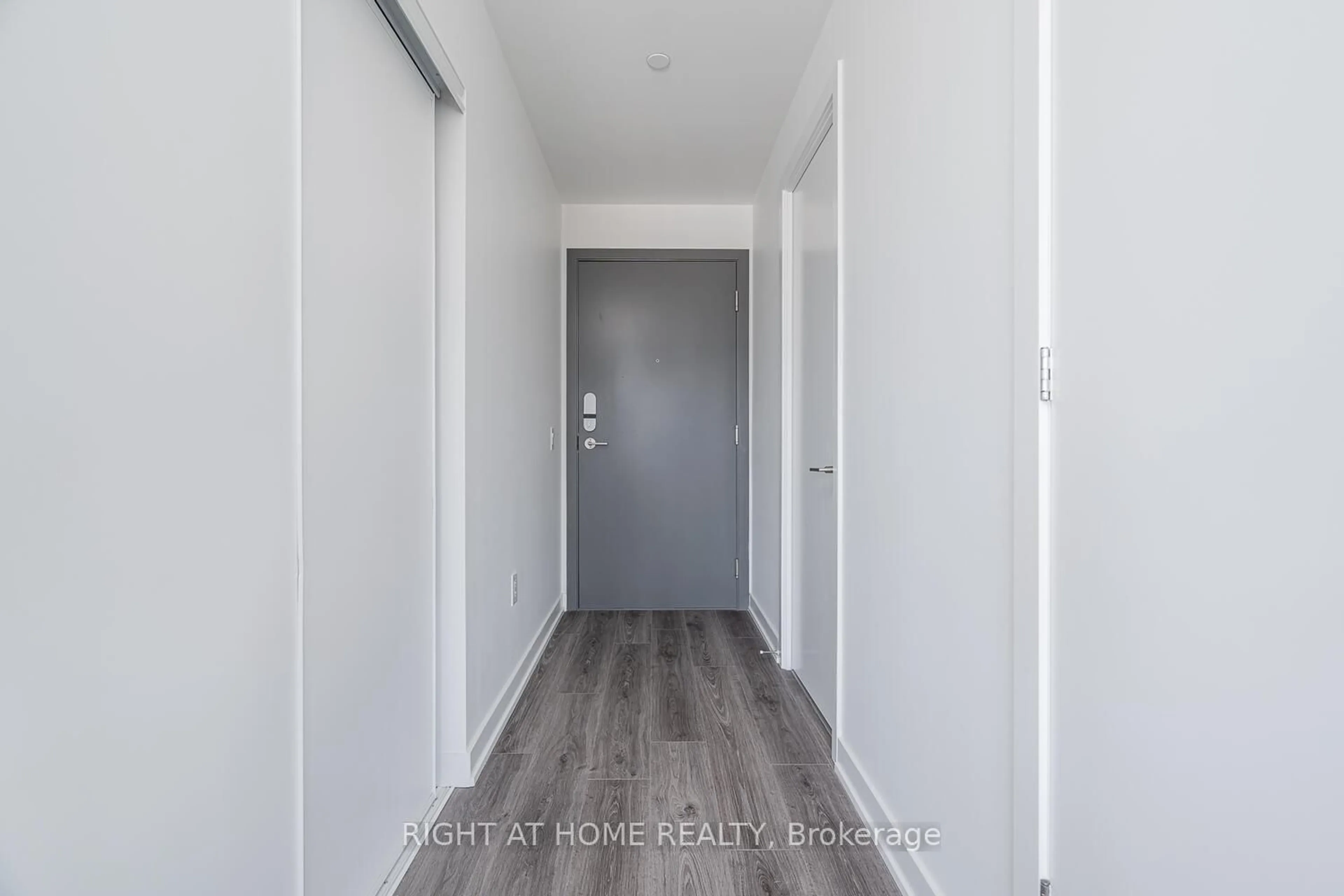 Indoor entryway for 9 Tecumseth St #315, Toronto Ontario M5V 0S5