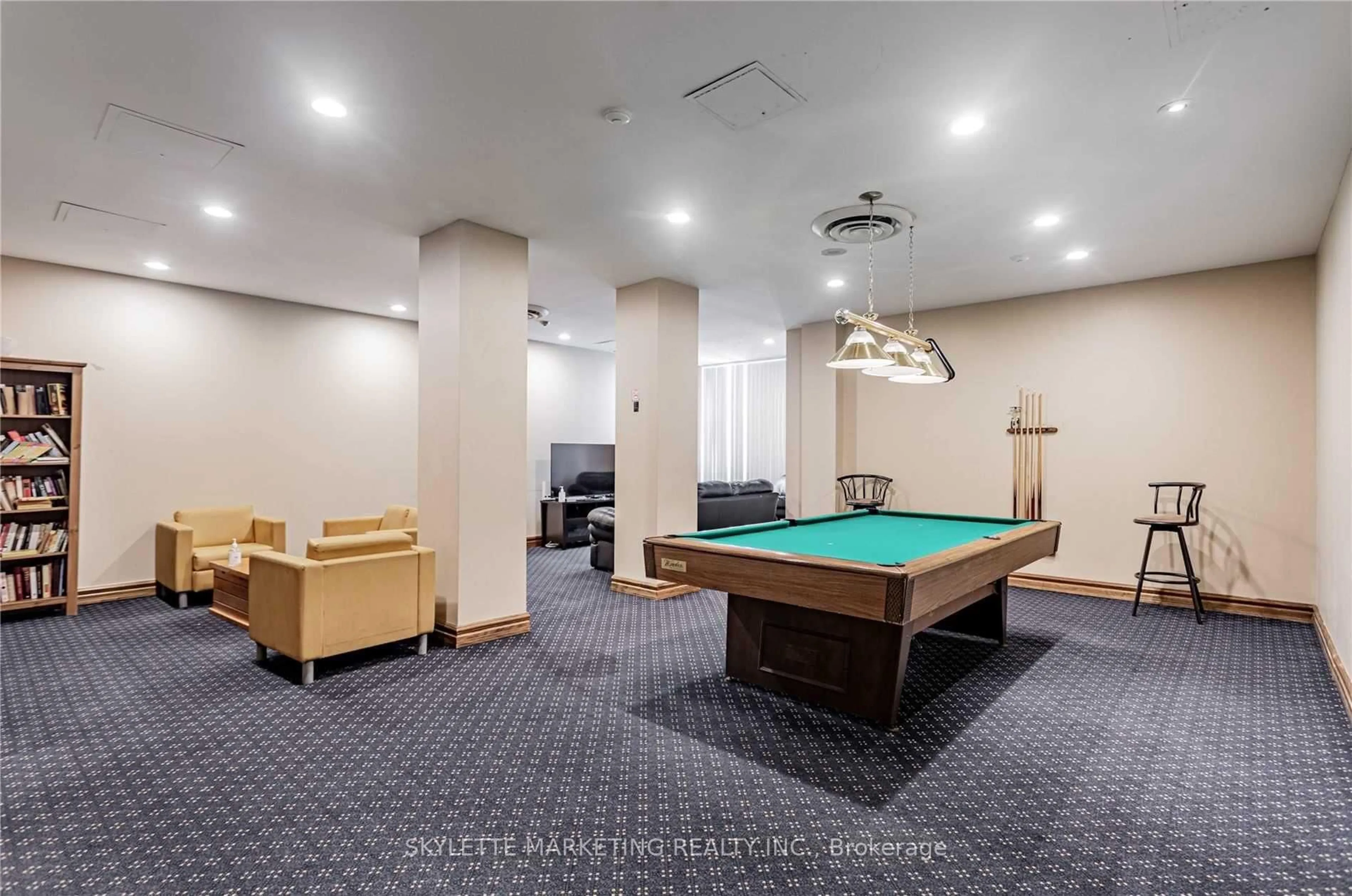 Unknown for 1720 Eglinton Ave #101, Toronto Ontario M4A 1J7