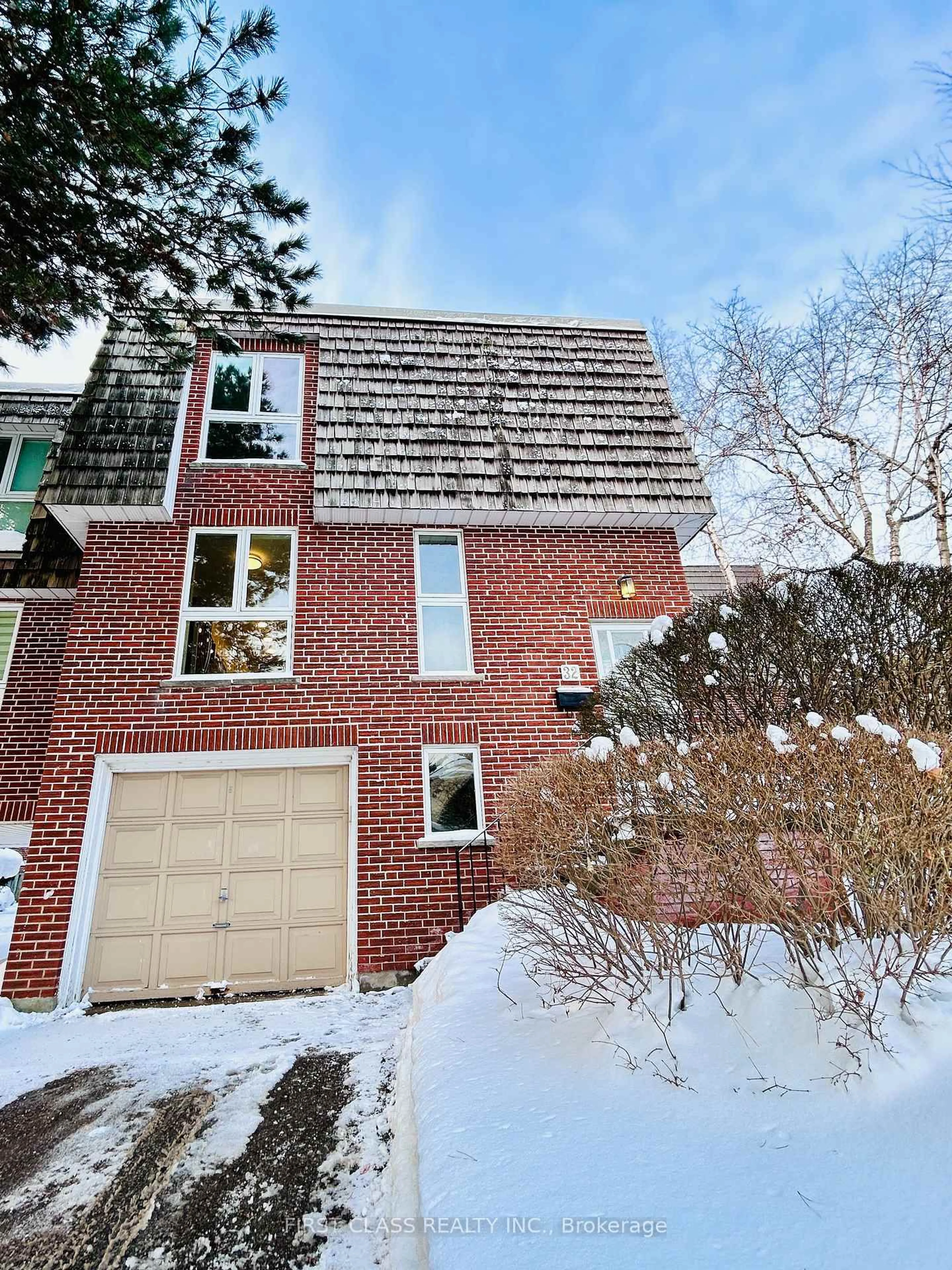 Home with brick exterior material, street for 32 Scenic Mill Way, Toronto Ontario M2L 1S5