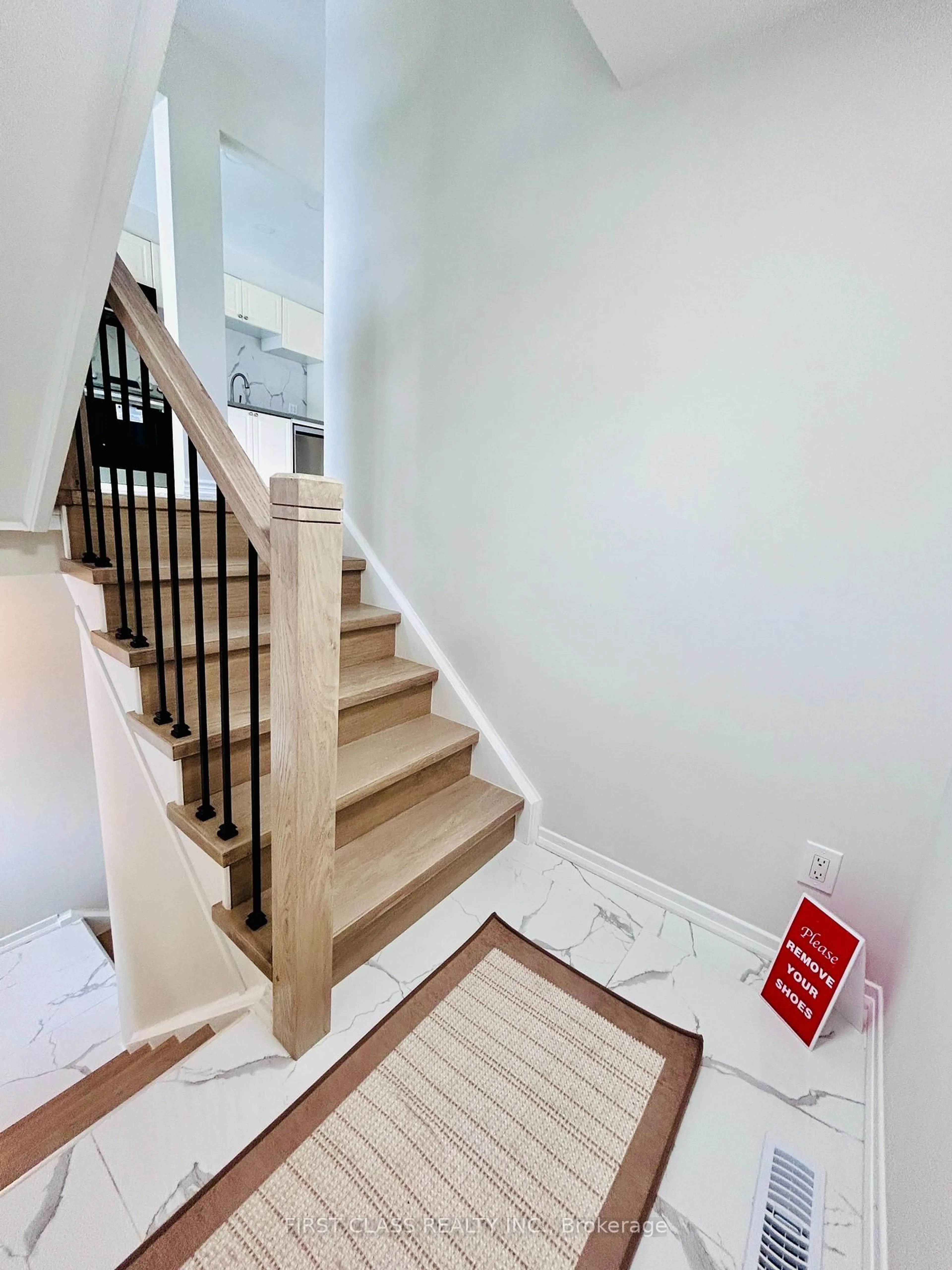 Stairs for 32 Scenic Mill Way, Toronto Ontario M2L 1S5
