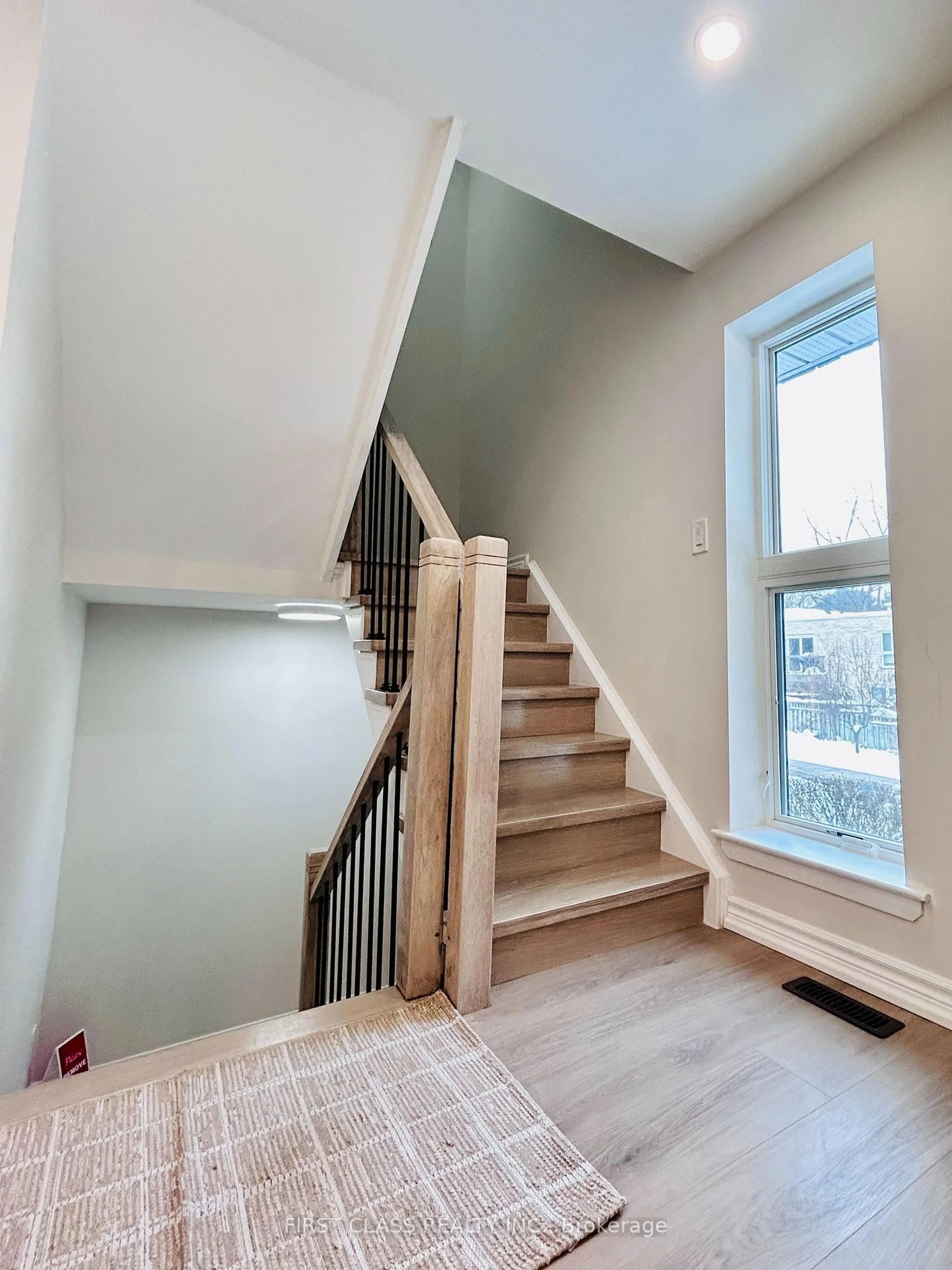 Stairs for 32 Scenic Mill Way, Toronto Ontario M2L 1S5