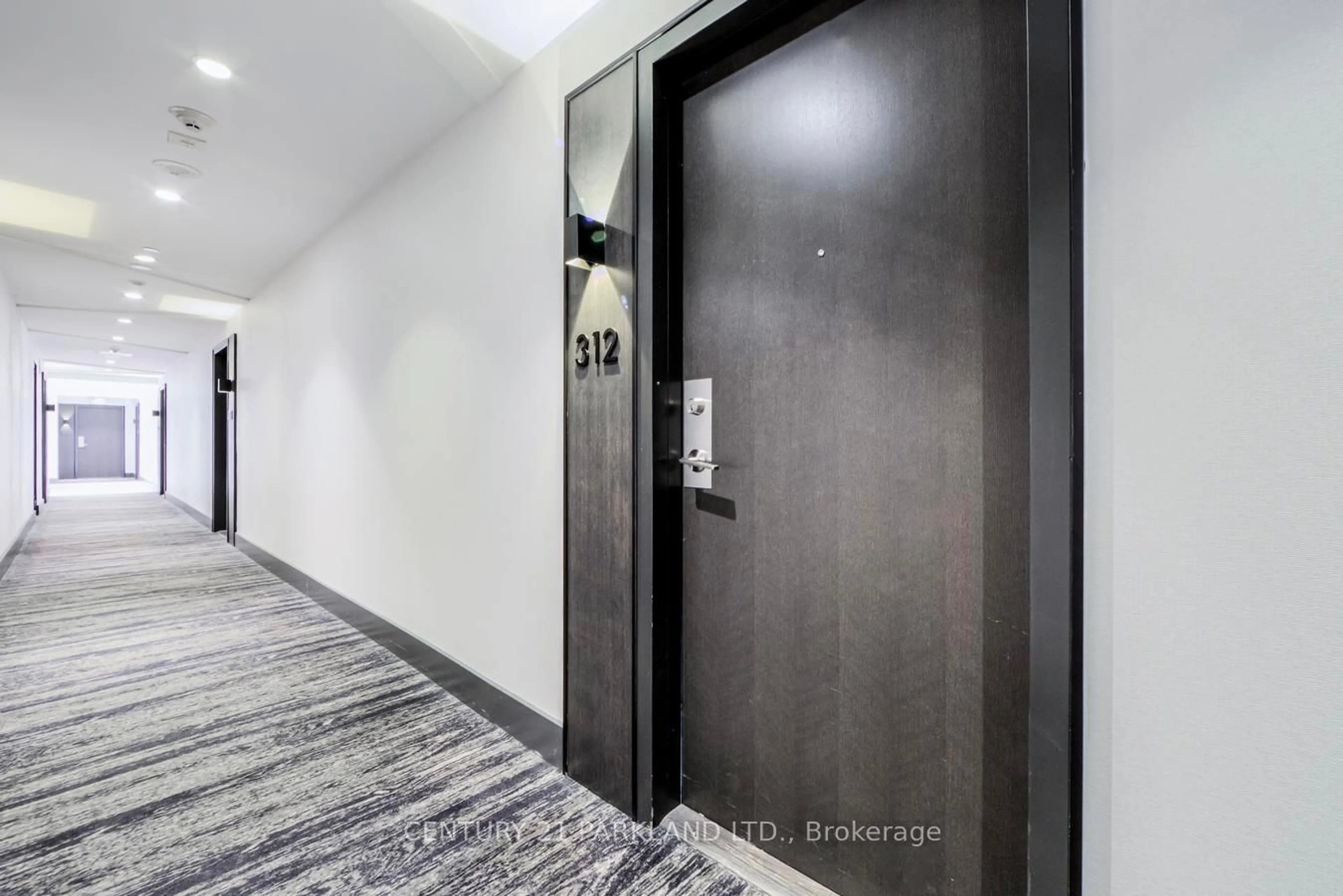 Indoor foyer for 6 Parkwood Ave #312, Toronto Ontario M4V 2W8