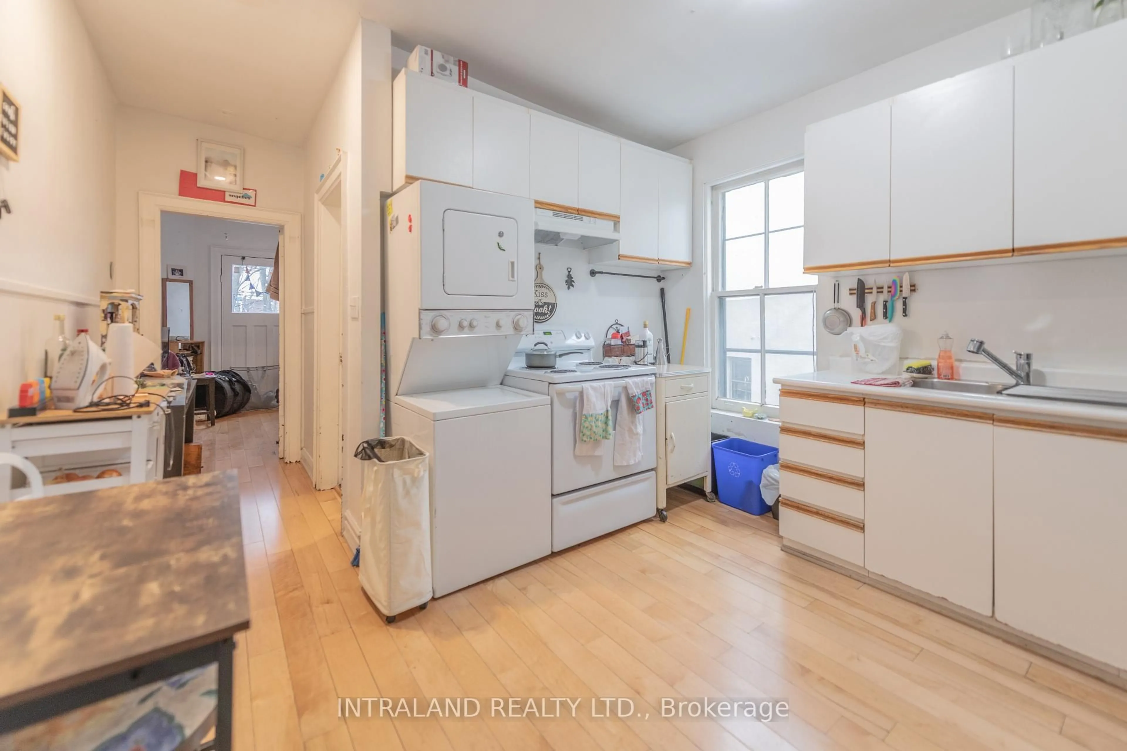 Standard kitchen, unknown for 284 Lisgar St, Toronto Ontario M6J 3G9