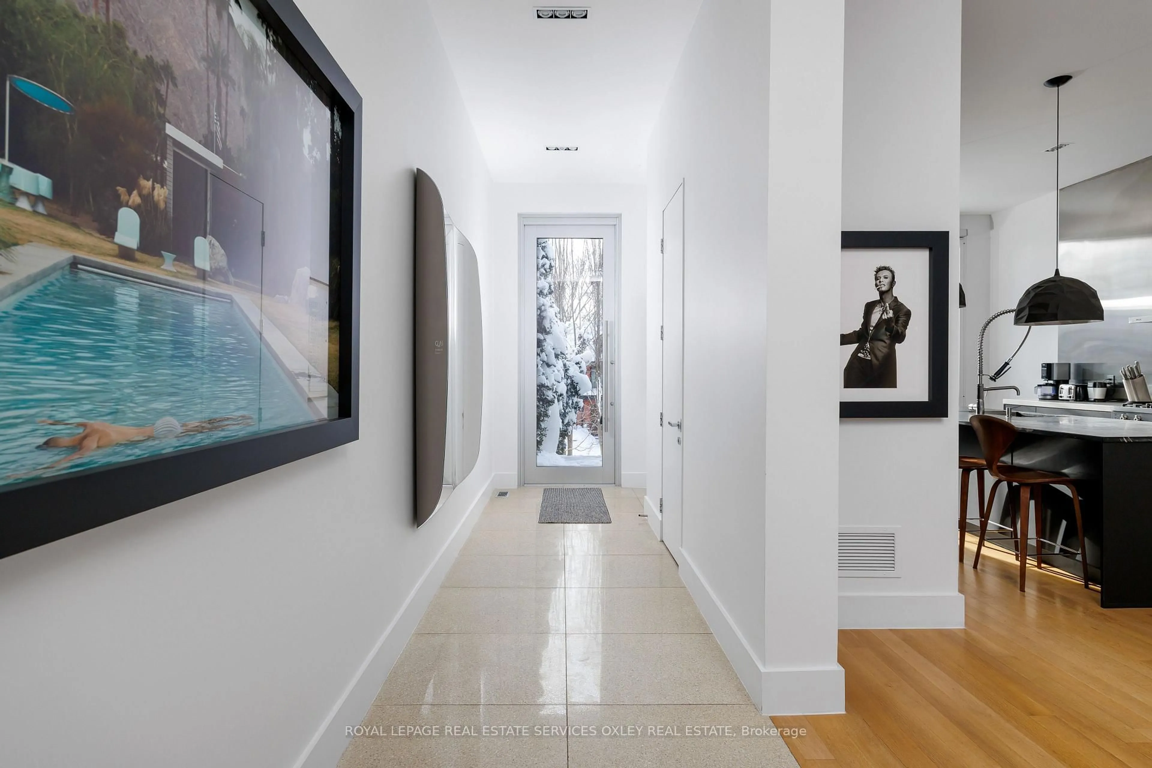 Indoor entryway for 20A Woodlawn Ave, Toronto Ontario M4V 1G7