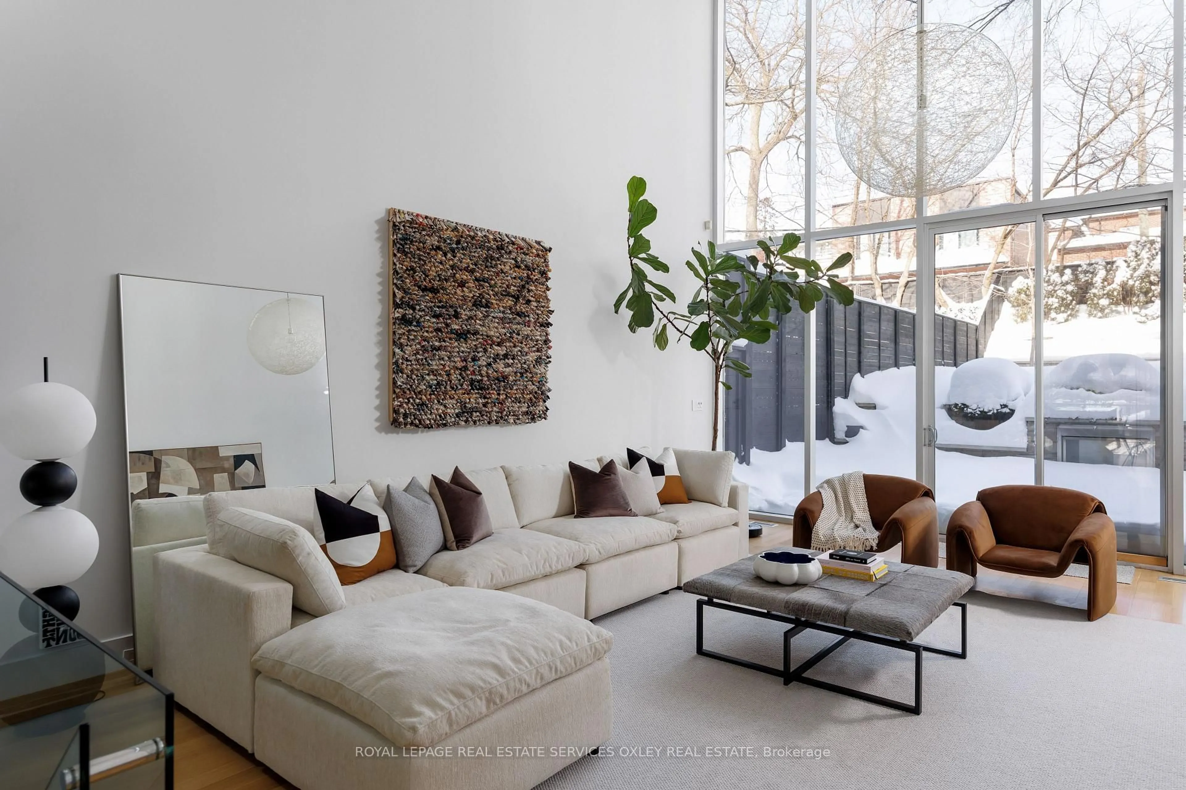 Living room with furniture, unknown for 20A Woodlawn Ave, Toronto Ontario M4V 1G7