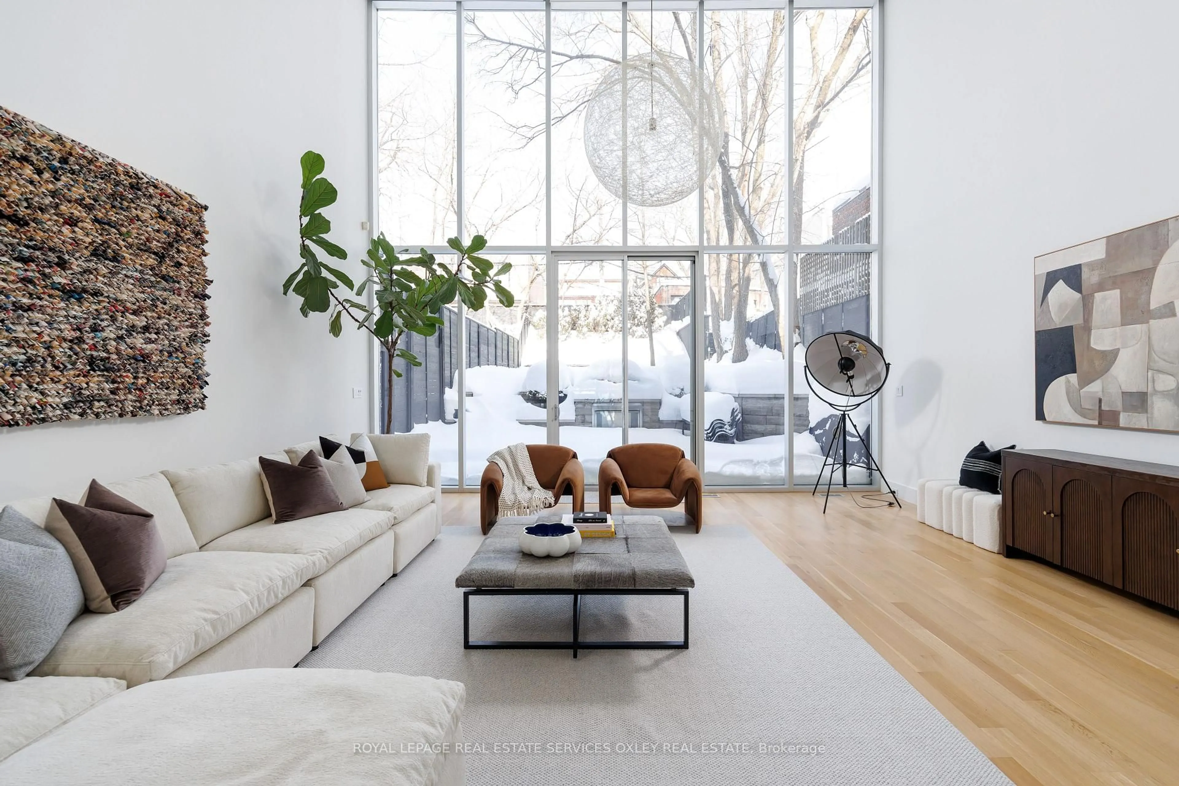 Living room with furniture, unknown for 20A Woodlawn Ave, Toronto Ontario M4V 1G7