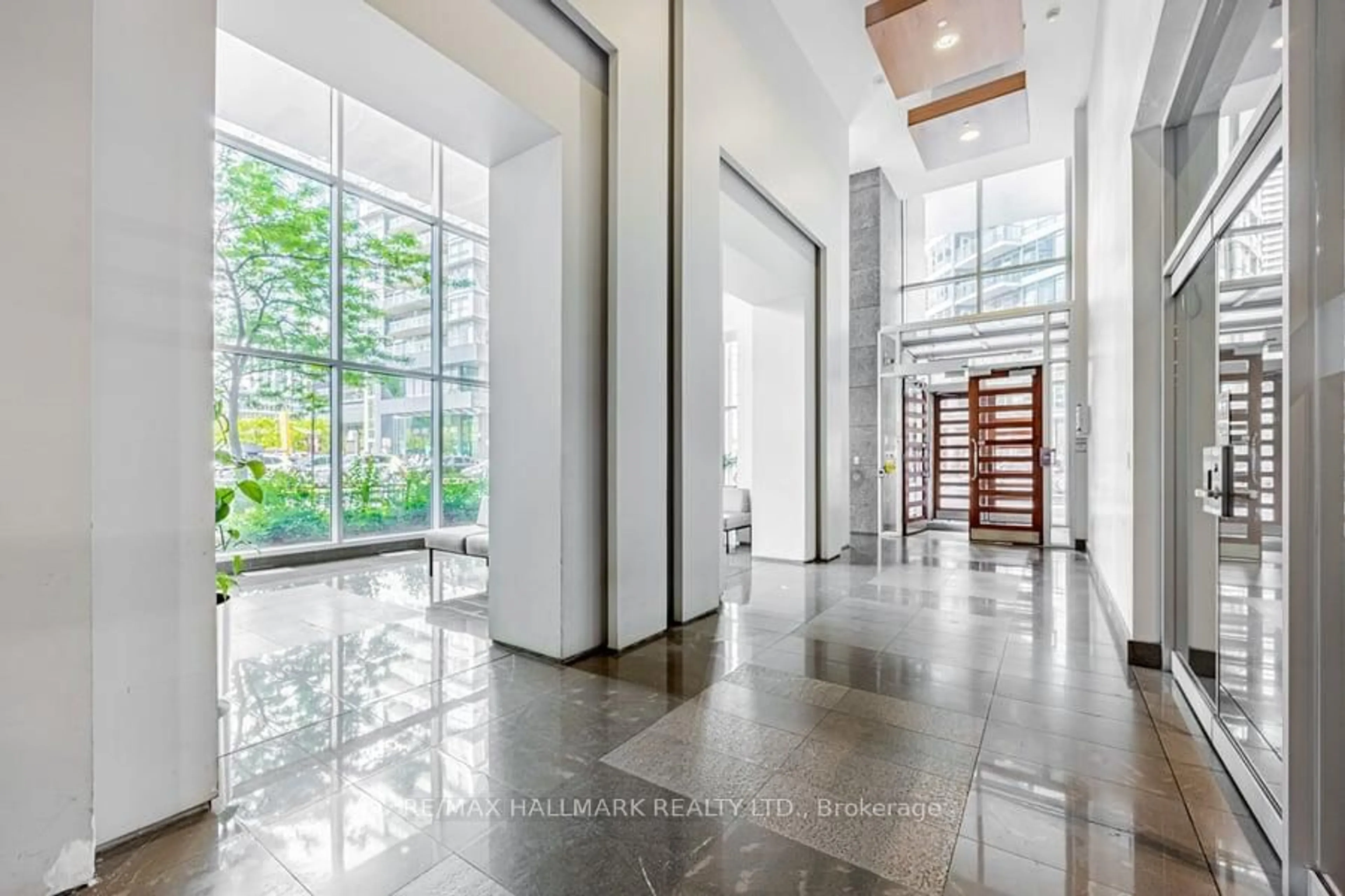 Indoor foyer for 381 Front St #1810, Toronto Ontario M5V 3R8