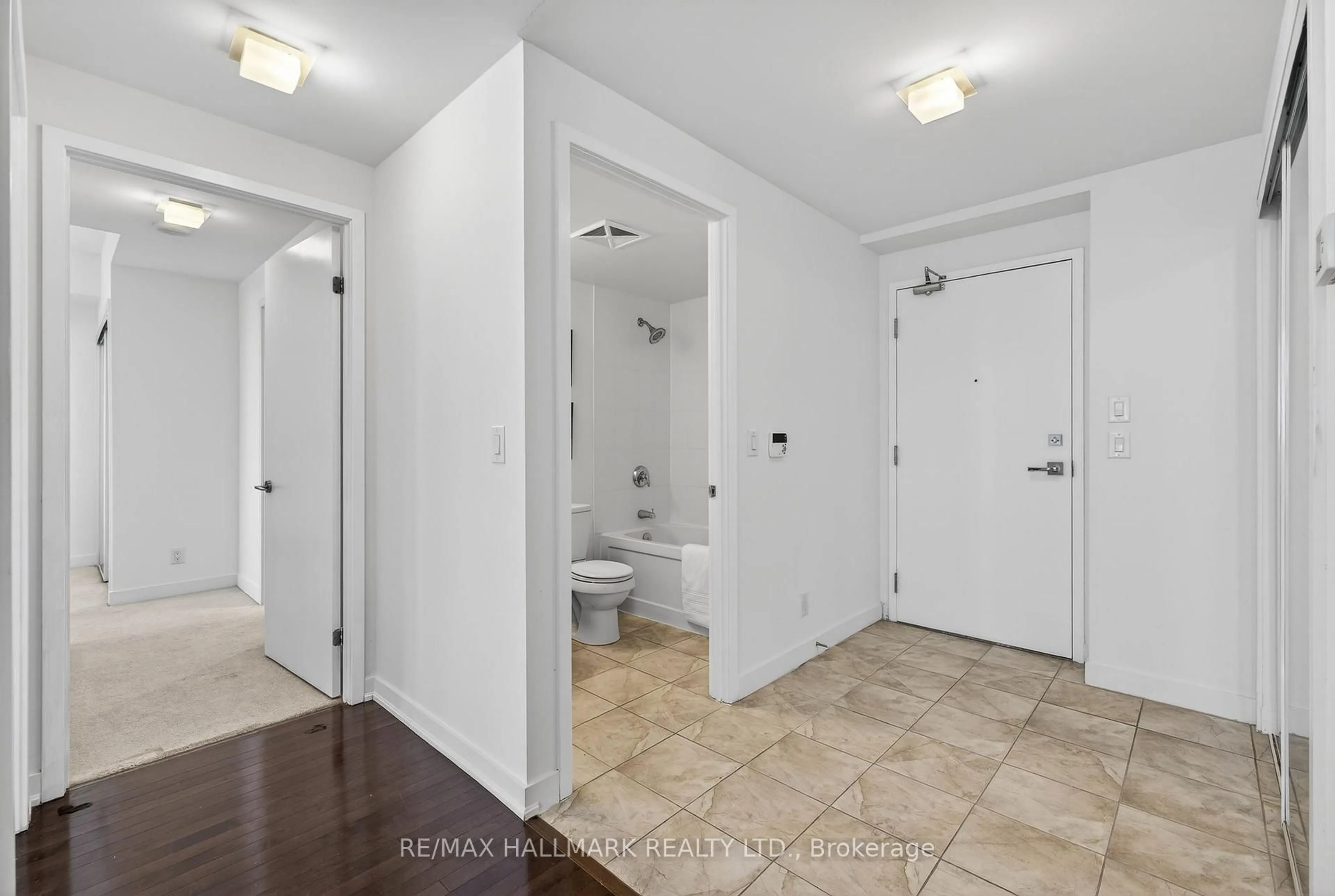 Unknown for 14 York St #2301, Toronto Ontario M5J 0B1