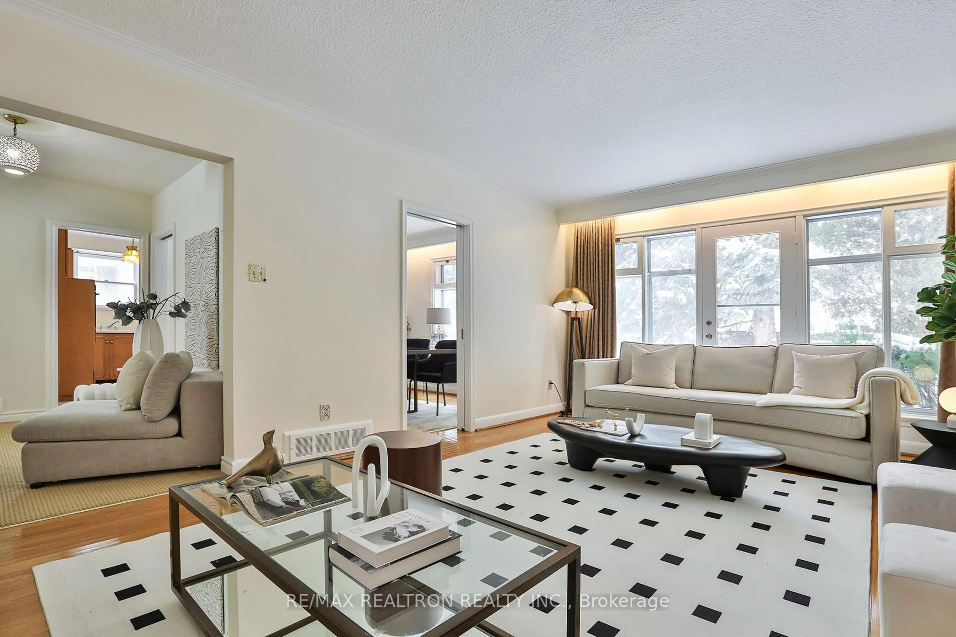 Living room with furniture, unknown for 12 Feldbar Crt, Toronto Ontario M2N 4P8