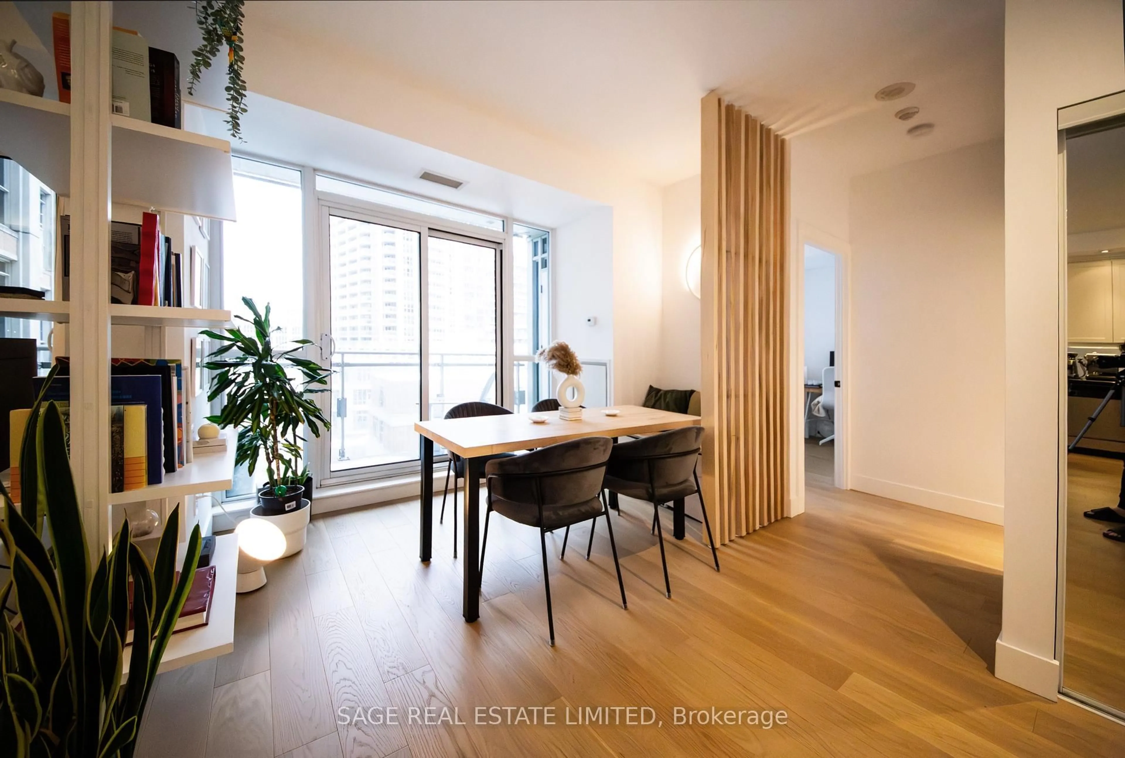 A pic of a room for 628 Fleet St #516, Toronto Ontario M5V 1A8