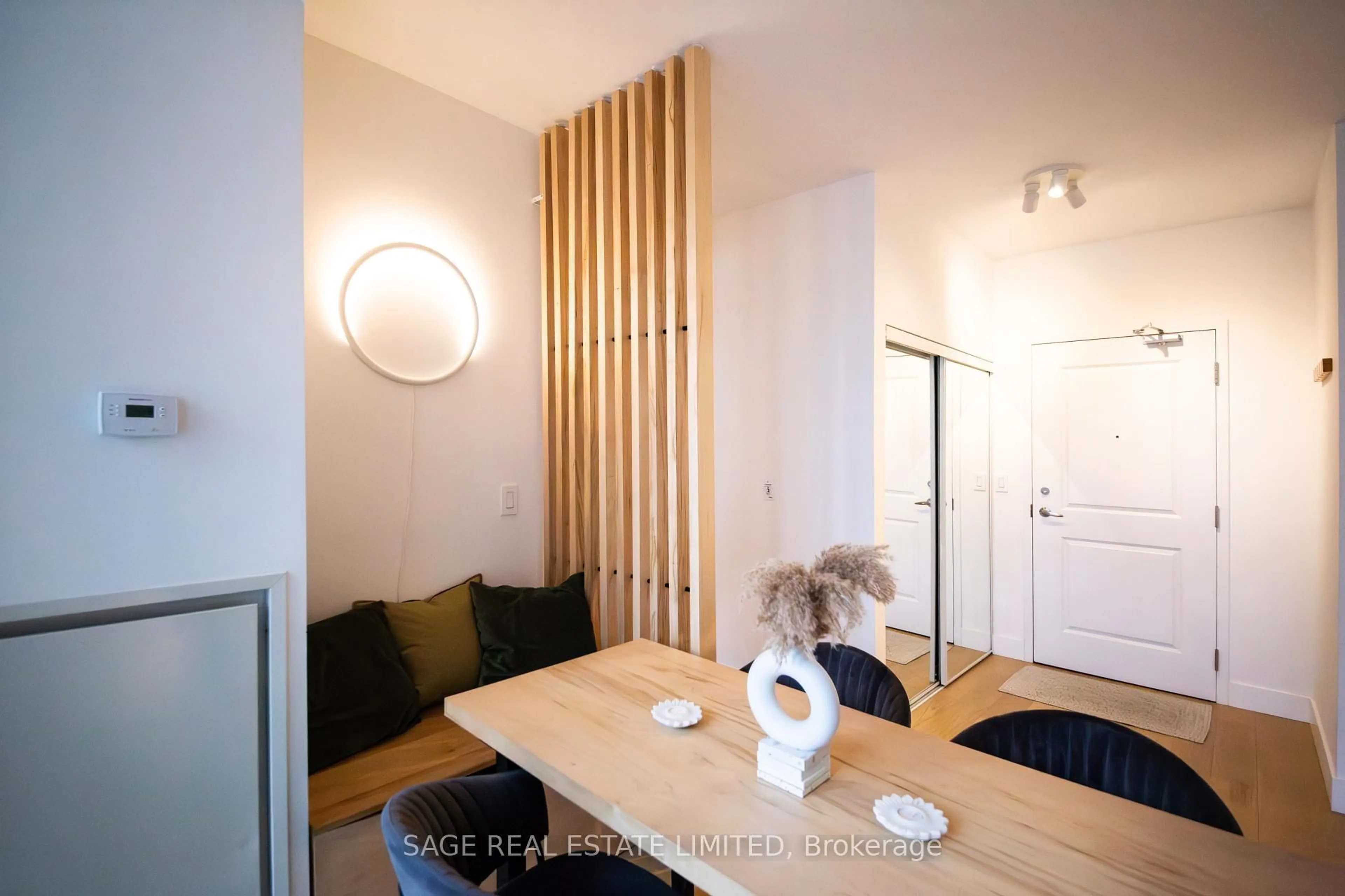 Dining room, wood/laminate floor for 628 Fleet St #516, Toronto Ontario M5V 1A8