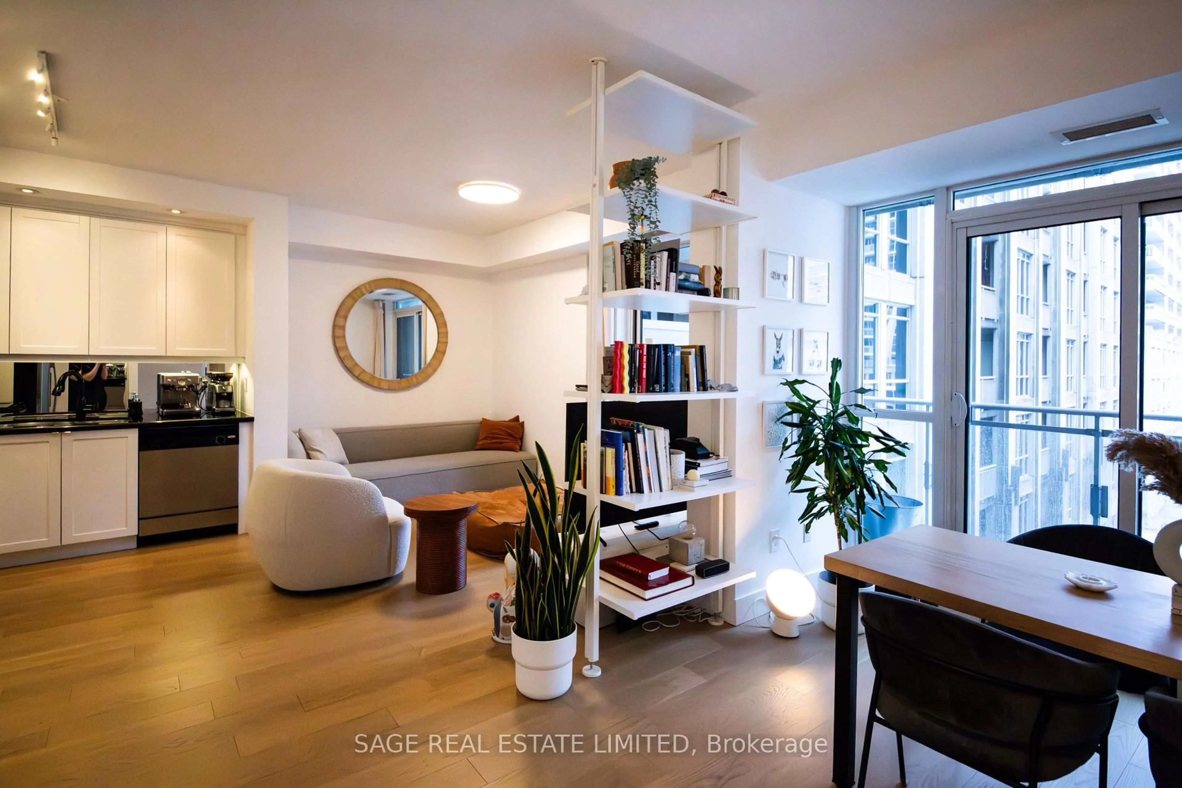 Unknown for 628 Fleet St #516, Toronto Ontario M5V 1A8