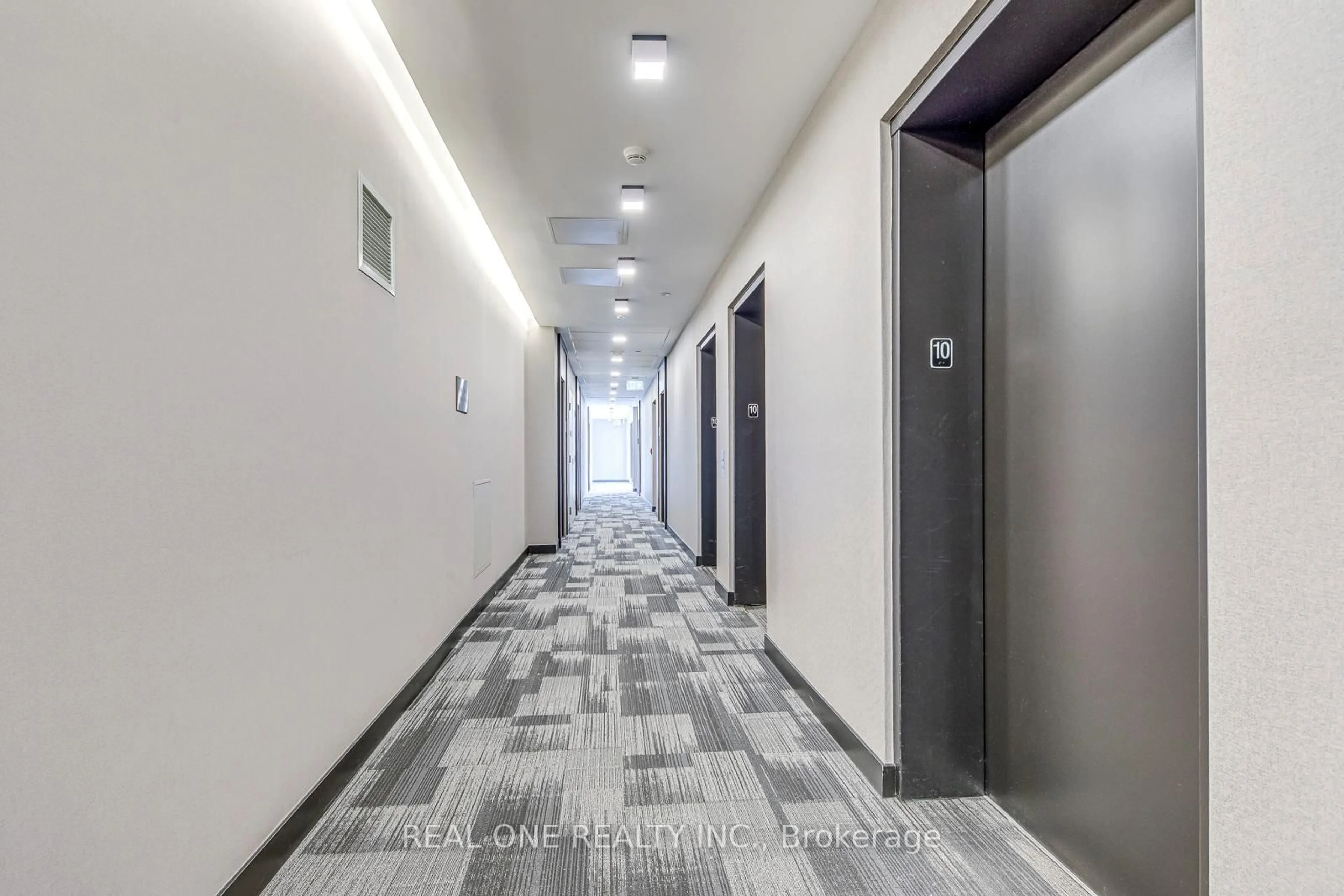 Indoor foyer for 8 Tippett Rd #1012, Toronto Ontario M3H 0E7