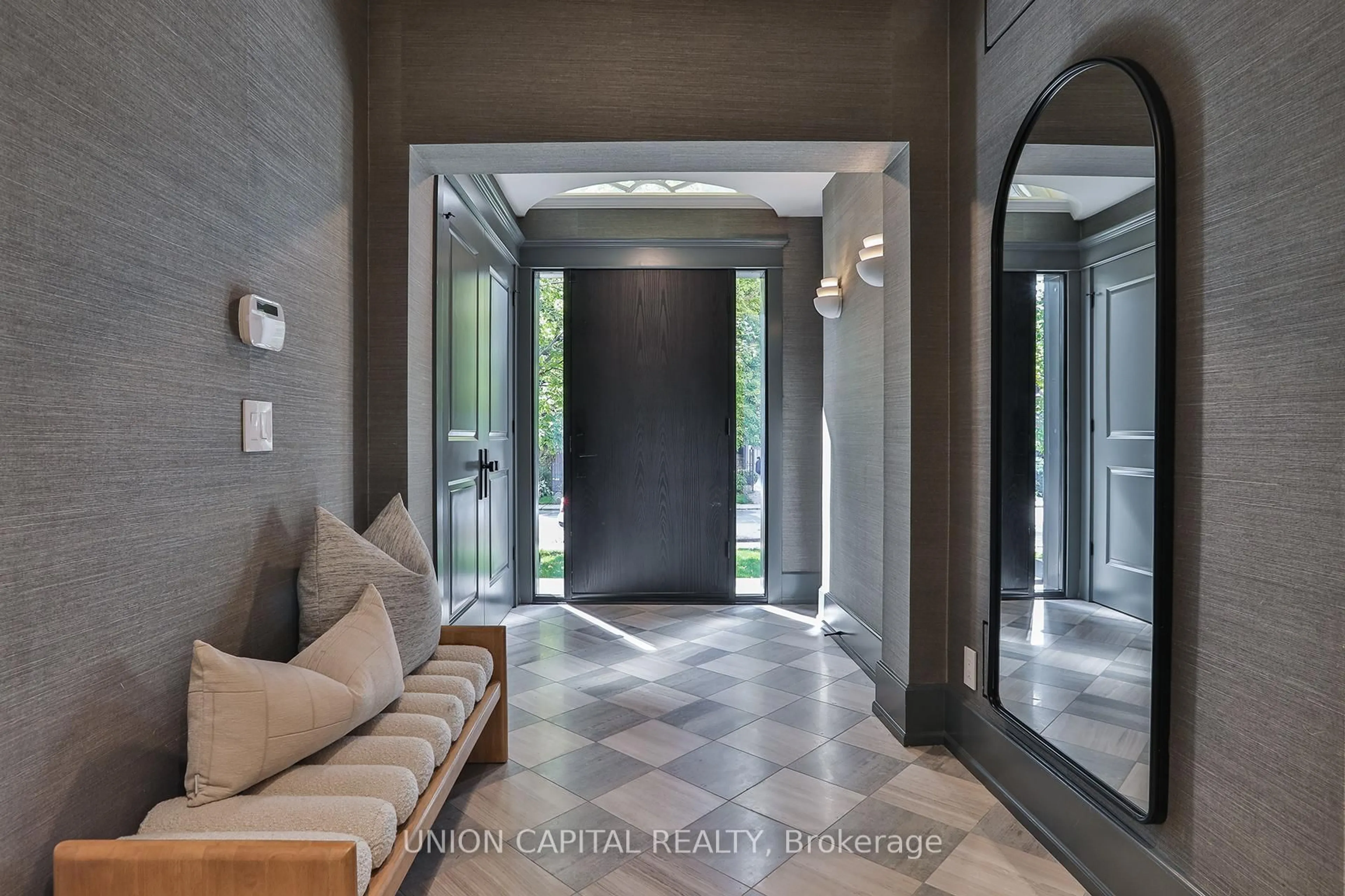 Indoor entryway for 16 Lytton Blvd, Toronto Ontario M4R 1L1