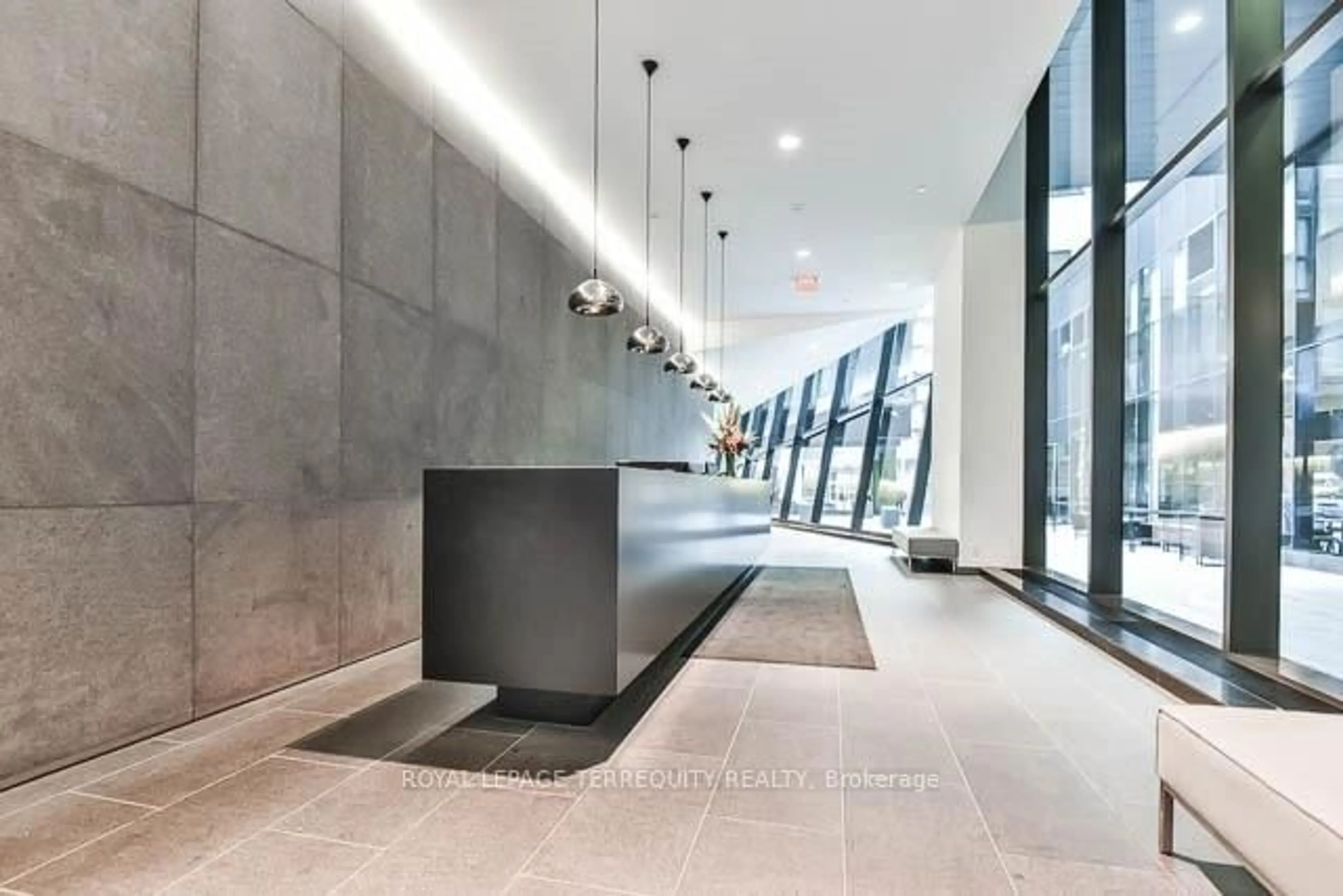 Indoor foyer for 629 King St #PH 1414, Toronto Ontario M5V 0G9