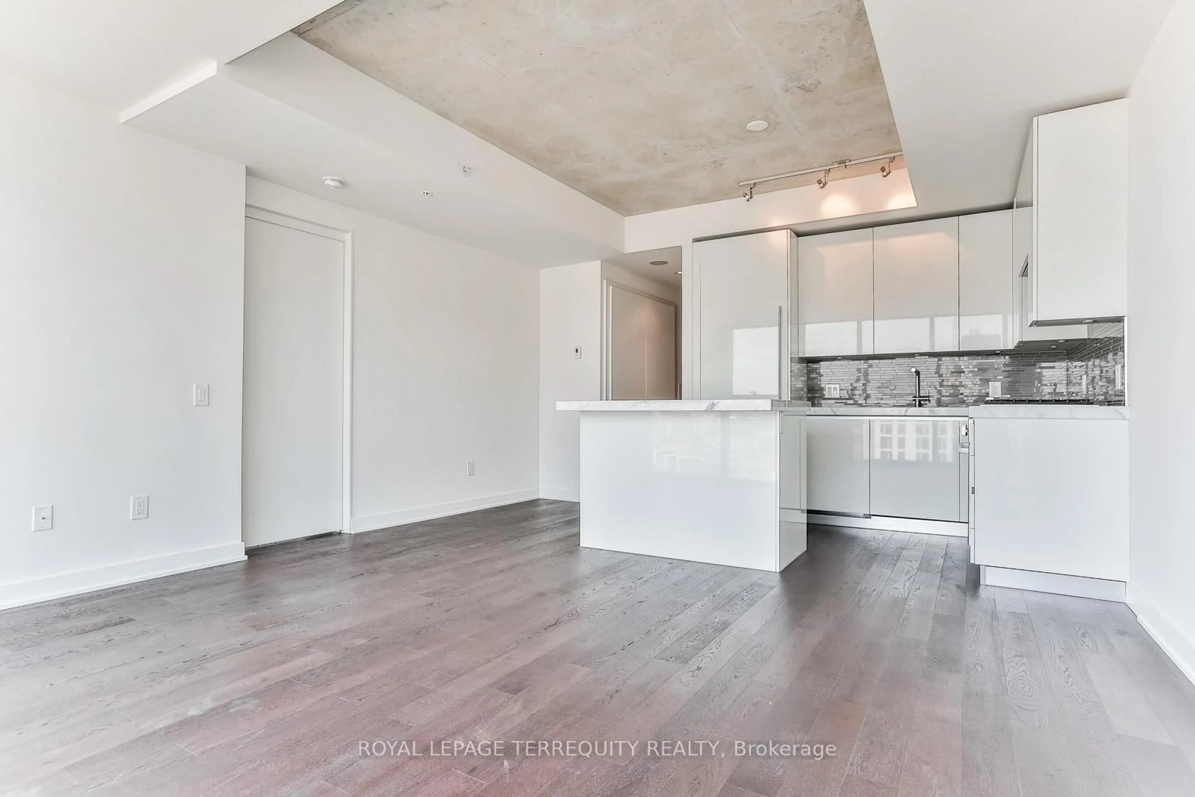 Open concept kitchen, unknown for 629 King St #PH 1414, Toronto Ontario M5V 0G9