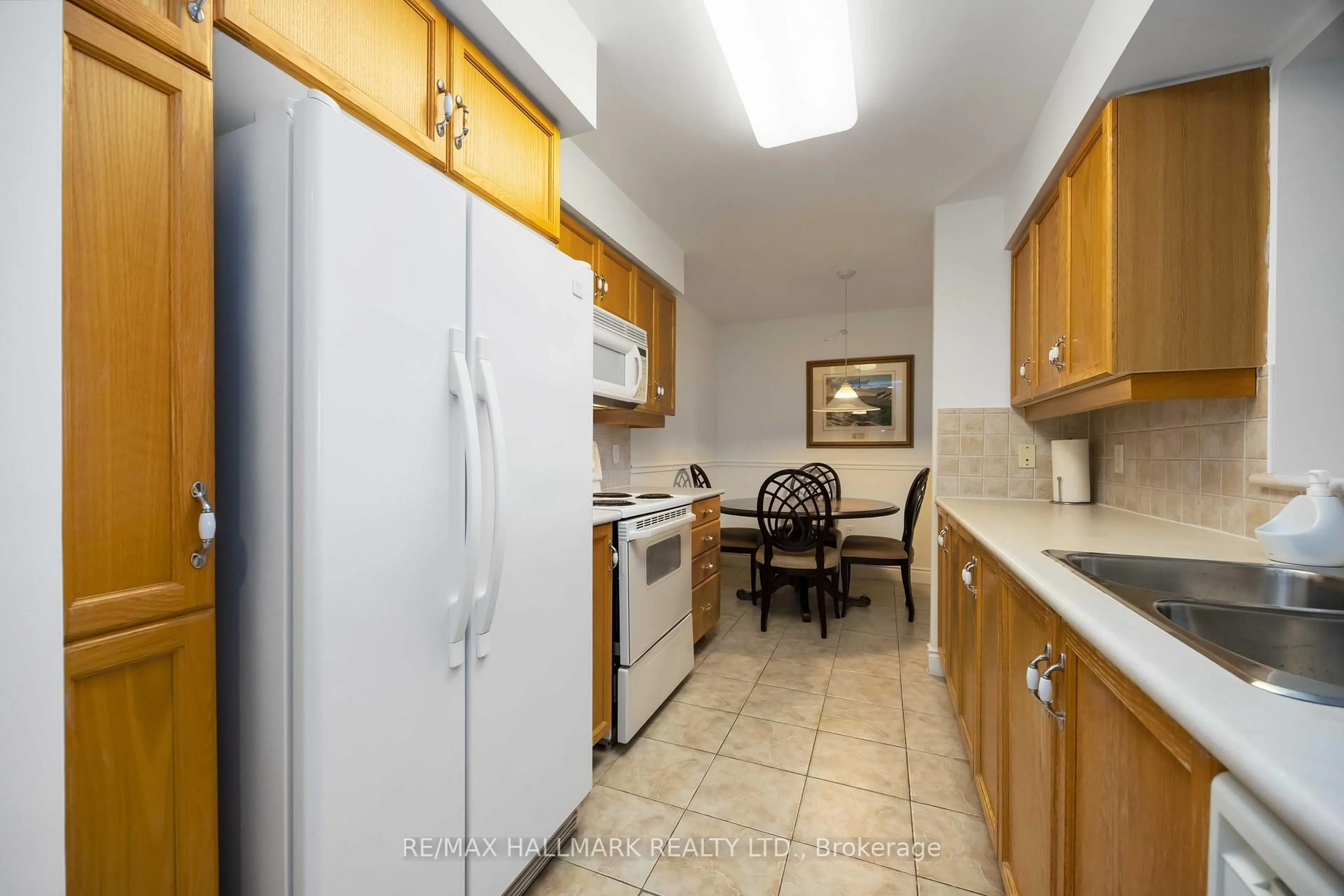 Standard kitchen, unknown for 880 Grandview Way #705, Toronto Ontario M2N 7B2