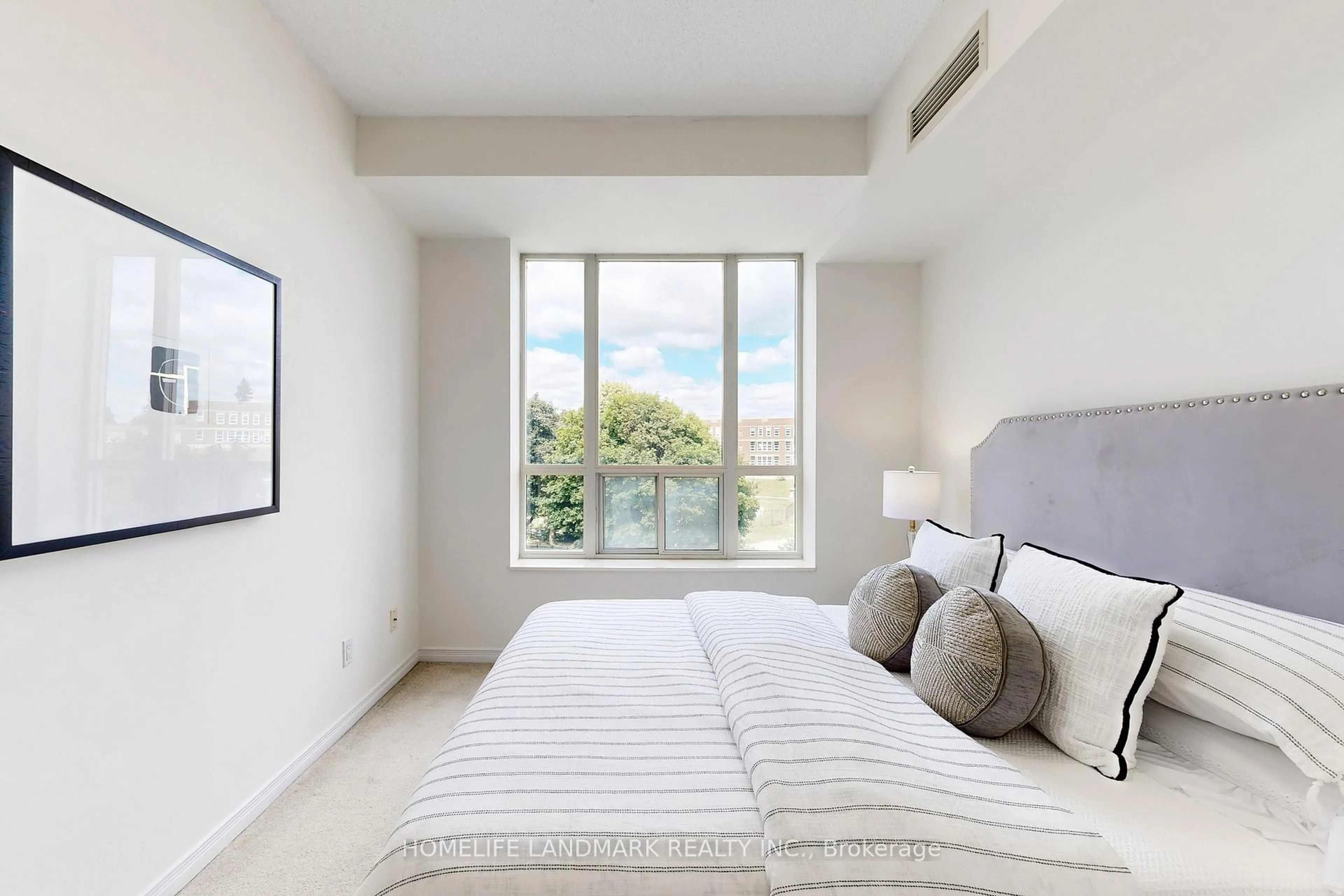 Bedroom with bed, unknown for 451 Rosewell Ave #404, Toronto Ontario M4R 2H8