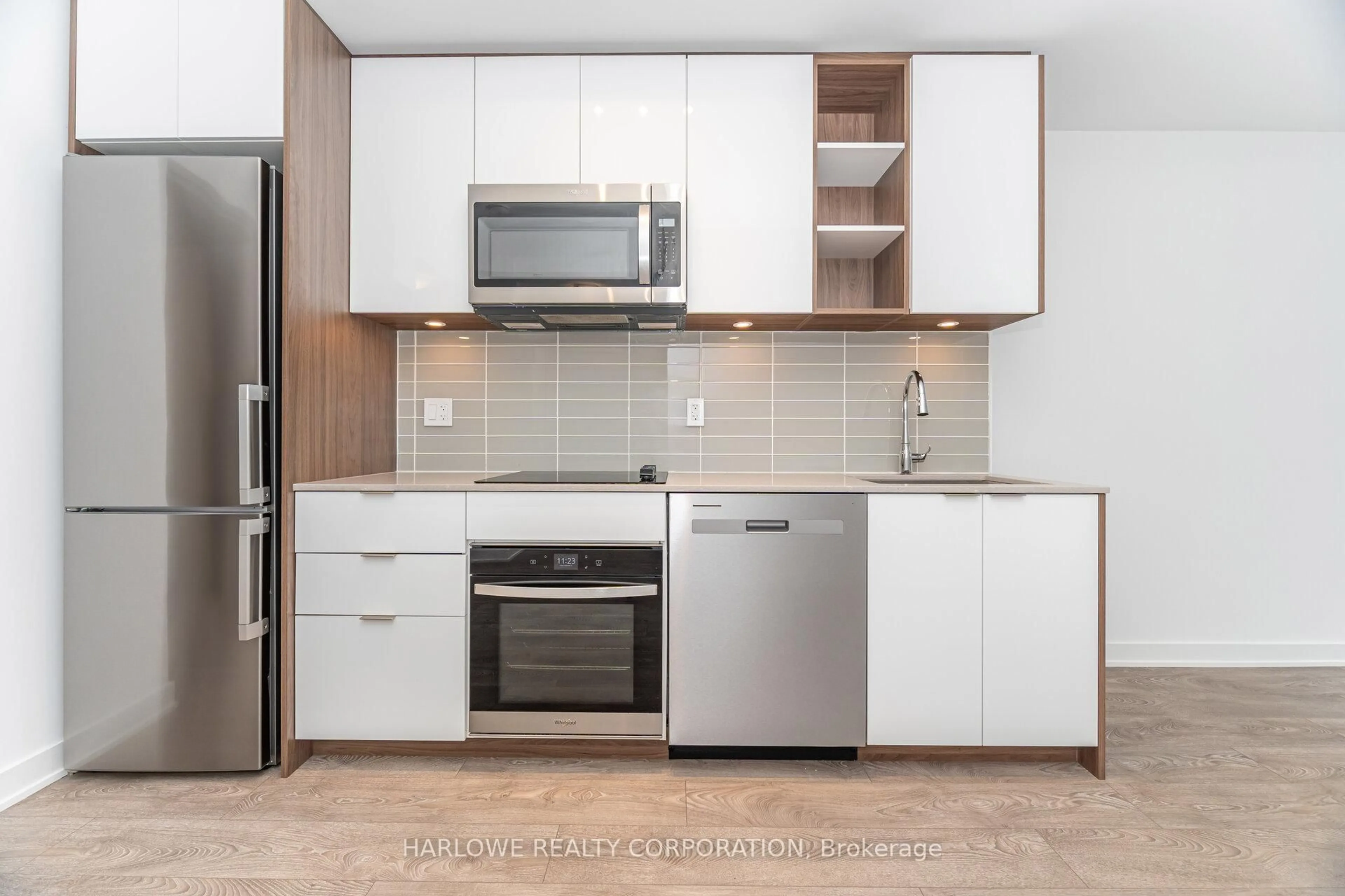 Standard kitchen, unknown for 543 Richmond St #310, Toronto Ontario M5V 0W9