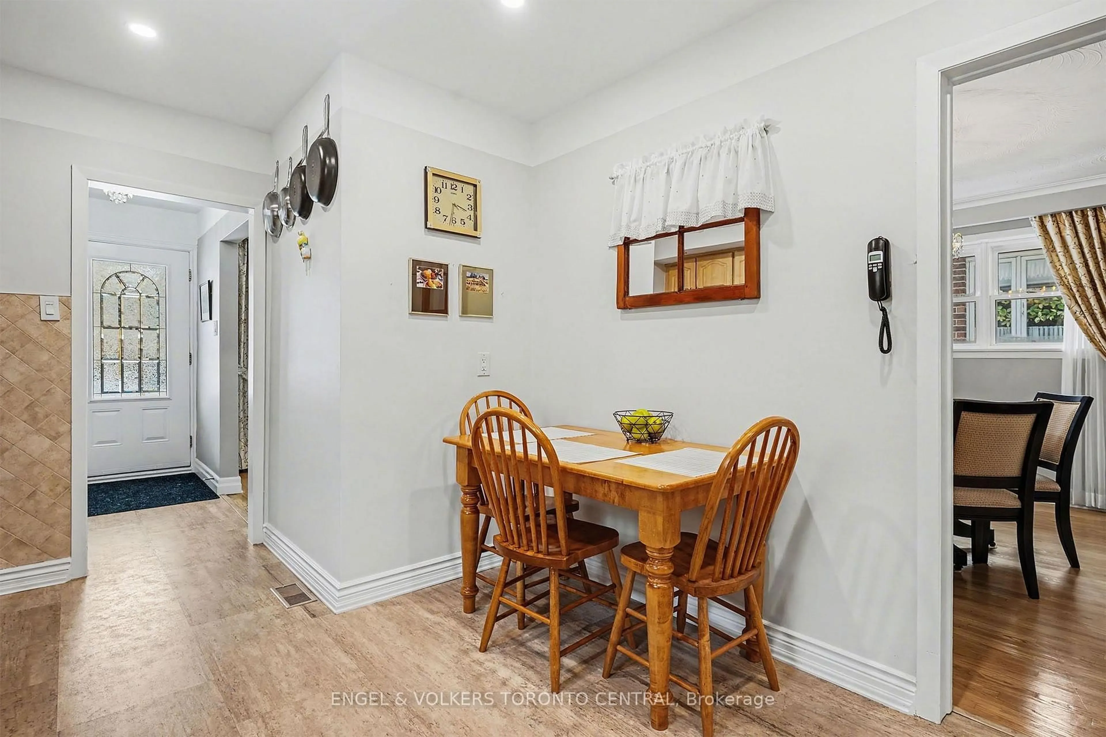 Dining room, wood/laminate floor for 126 Pemberton Ave, Toronto Ontario M2M 1Y7