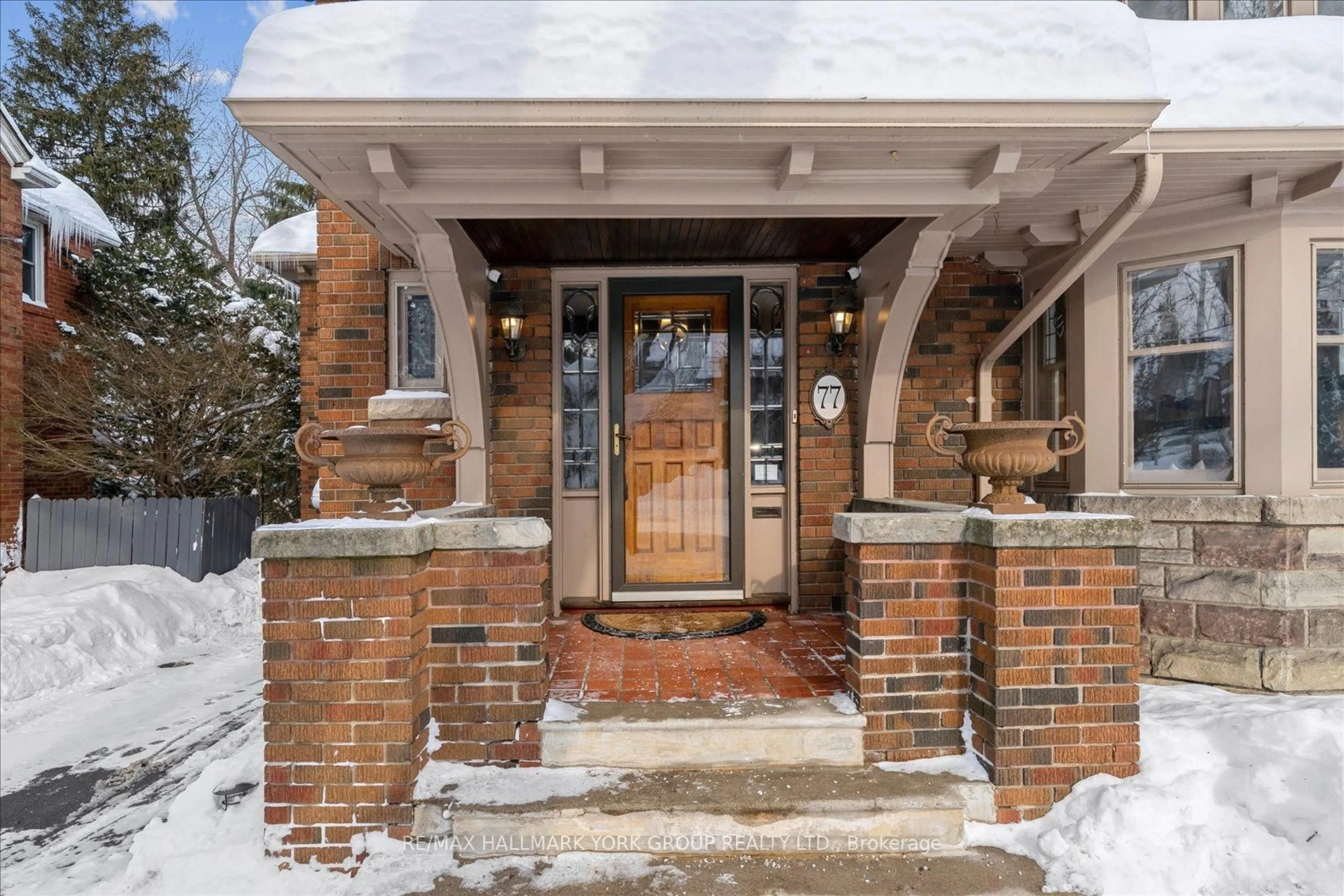 Indoor entryway for 77 Joicey Blvd, Toronto Ontario M5M 2T4