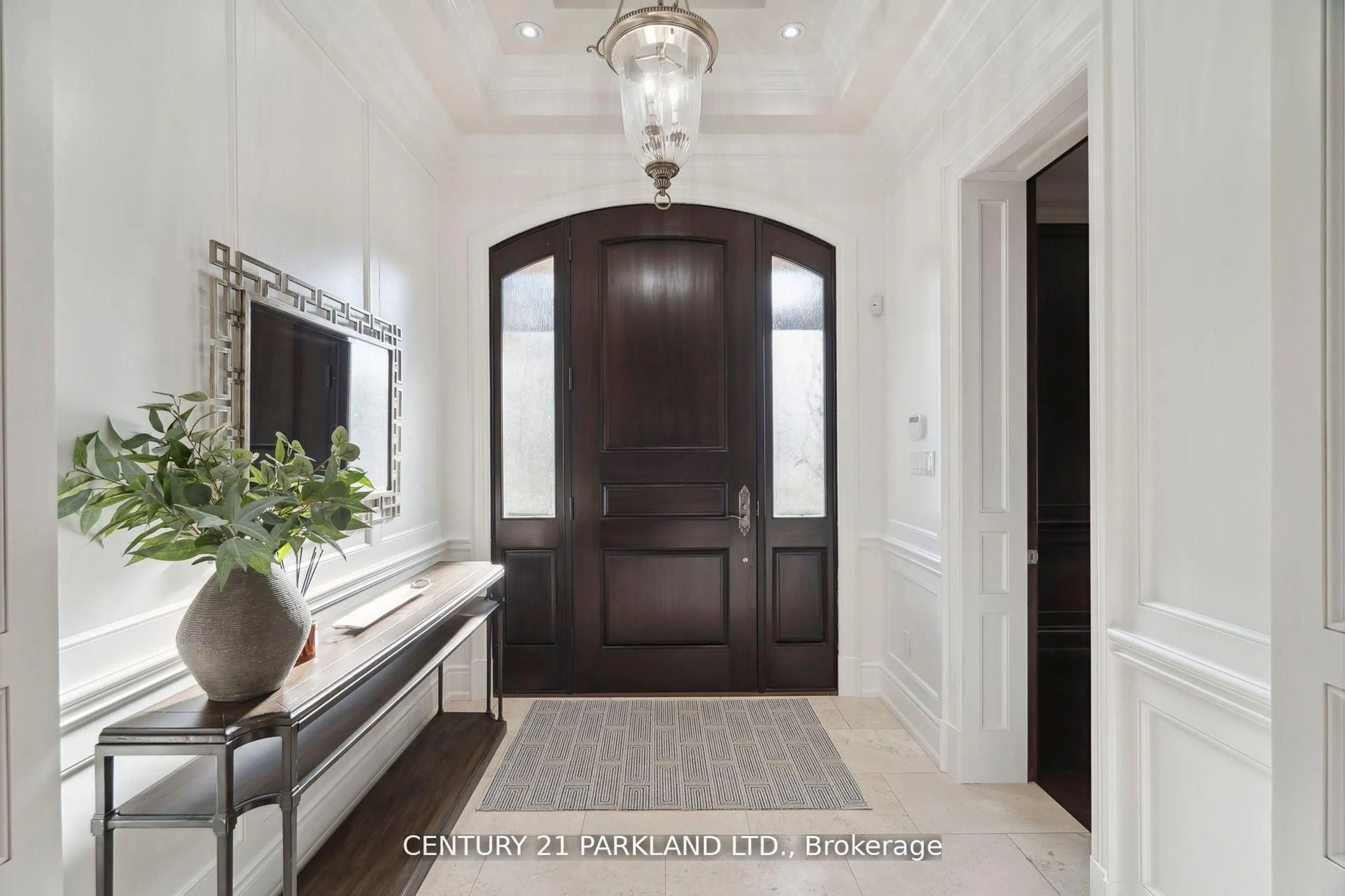 Indoor entryway for 337 Kingsdale Ave, Toronto Ontario M2N 3X7