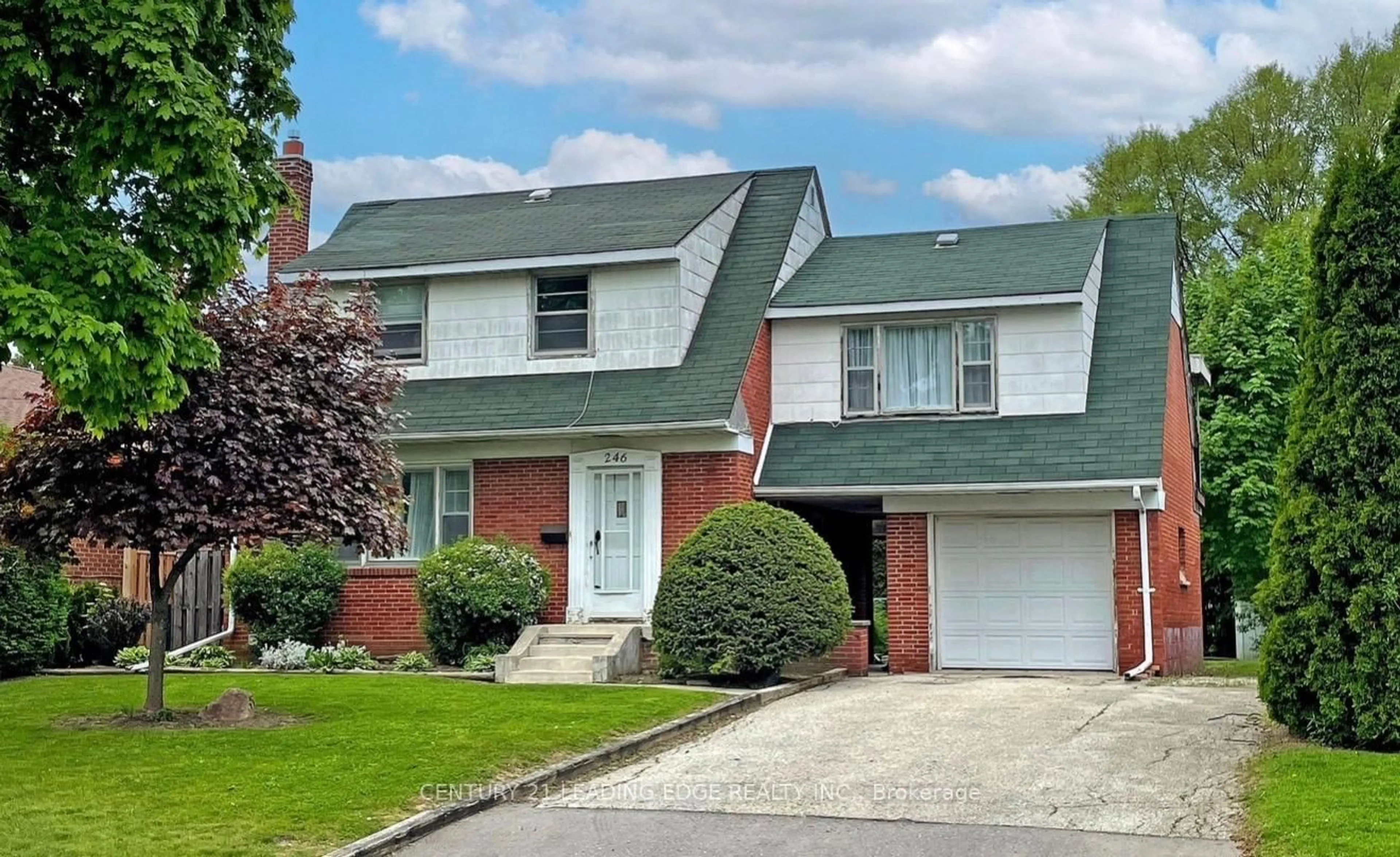 Home with vinyl exterior material, street for 246 WATERLOO Ave, Toronto Ontario M3H 3Z4