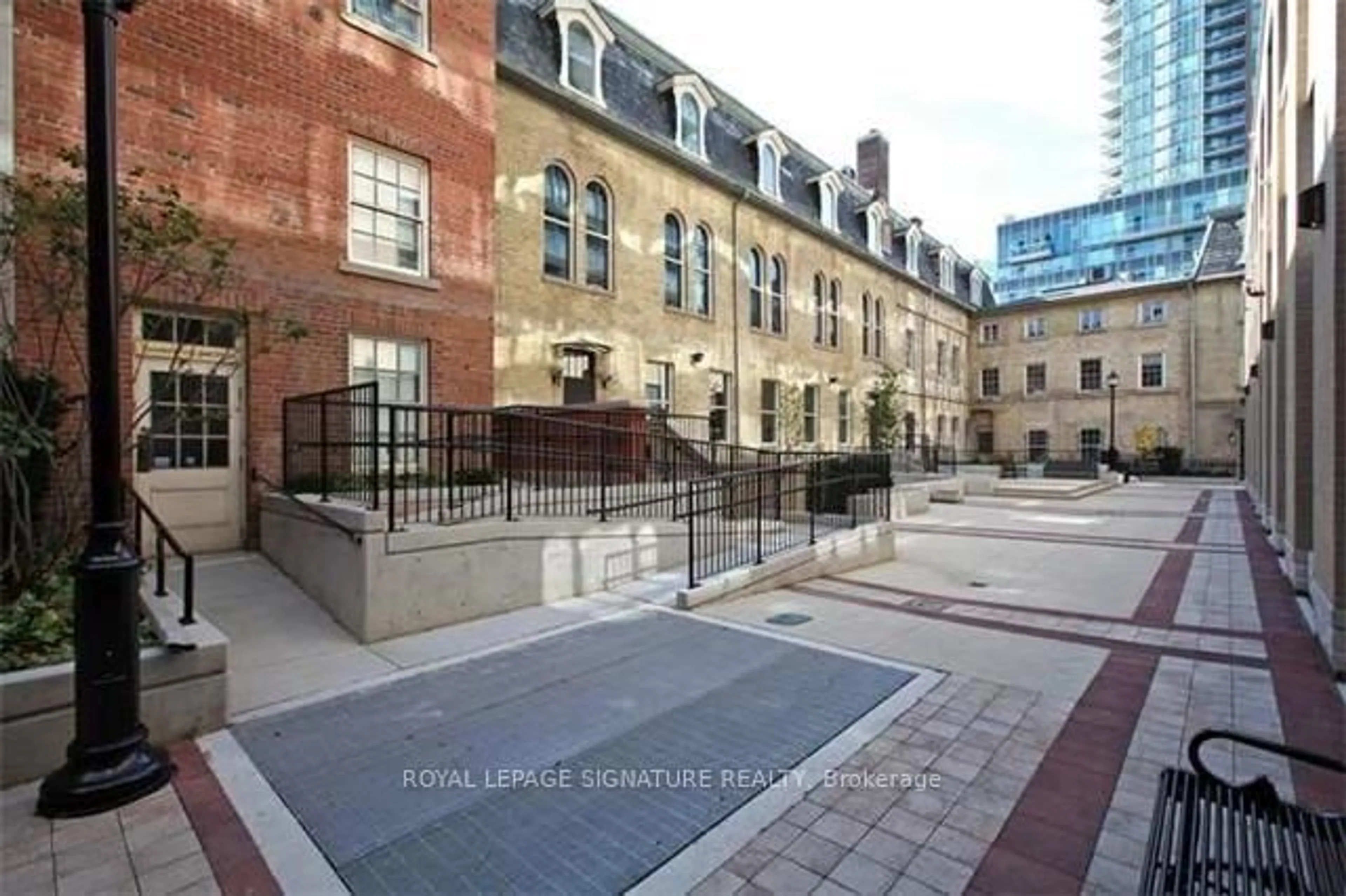 Patio, street for 105 George St #410, Toronto Ontario M5A 0L4