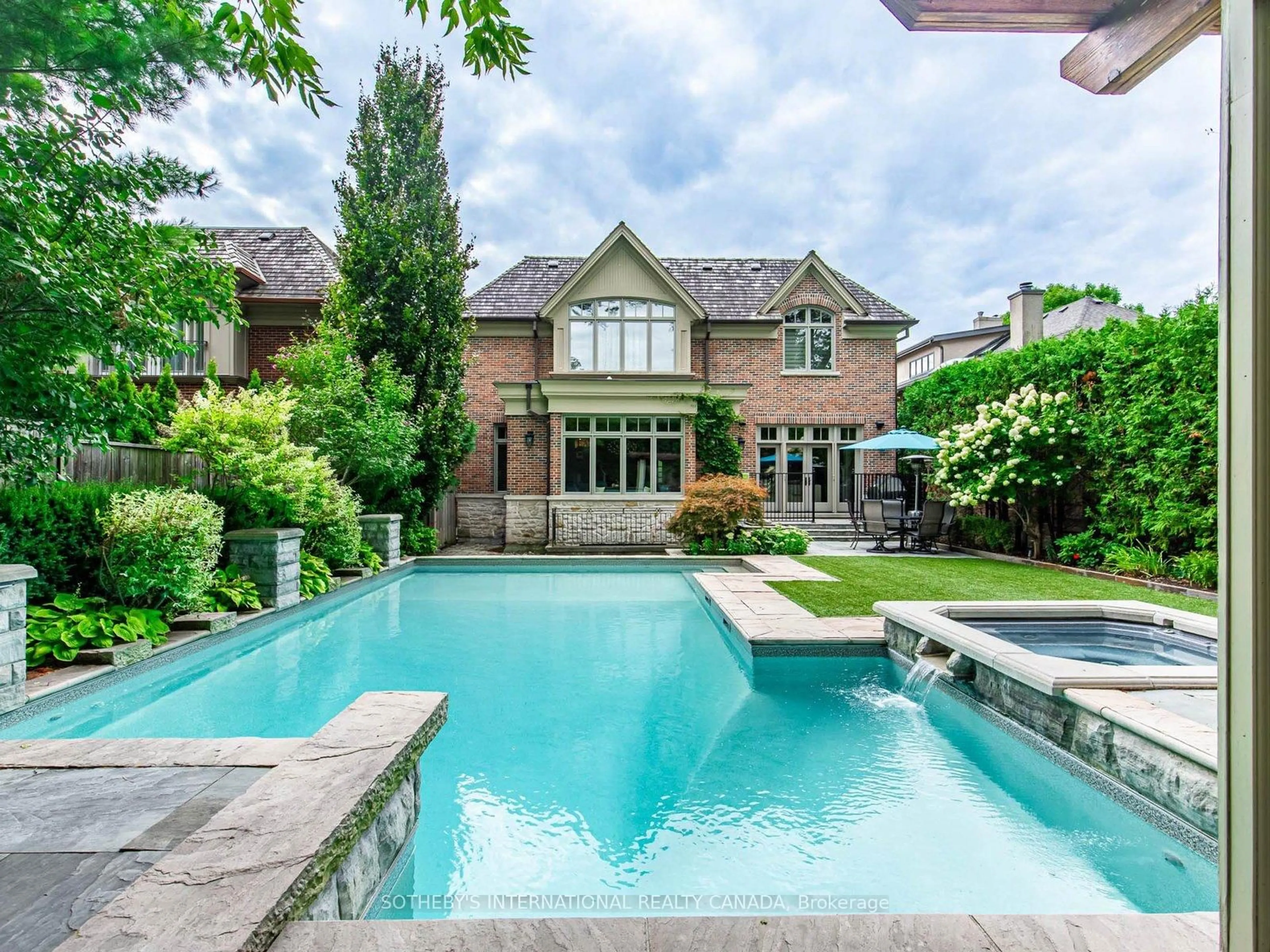 Pool for 178 St. Leonards Ave, Toronto Ontario M4N 1K7