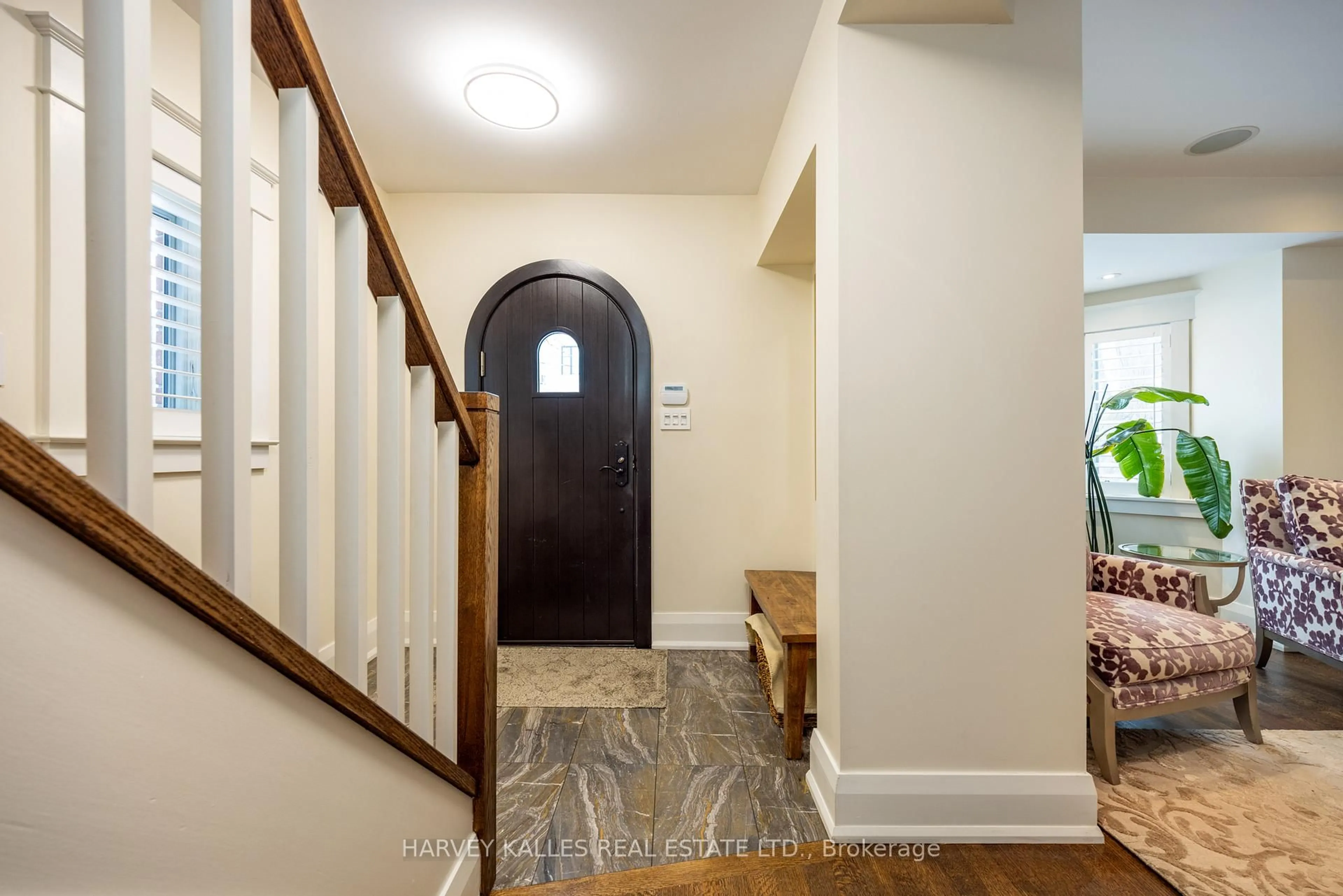 Indoor entryway for 353 Briar Hill Ave, Toronto Ontario M4R 1J3