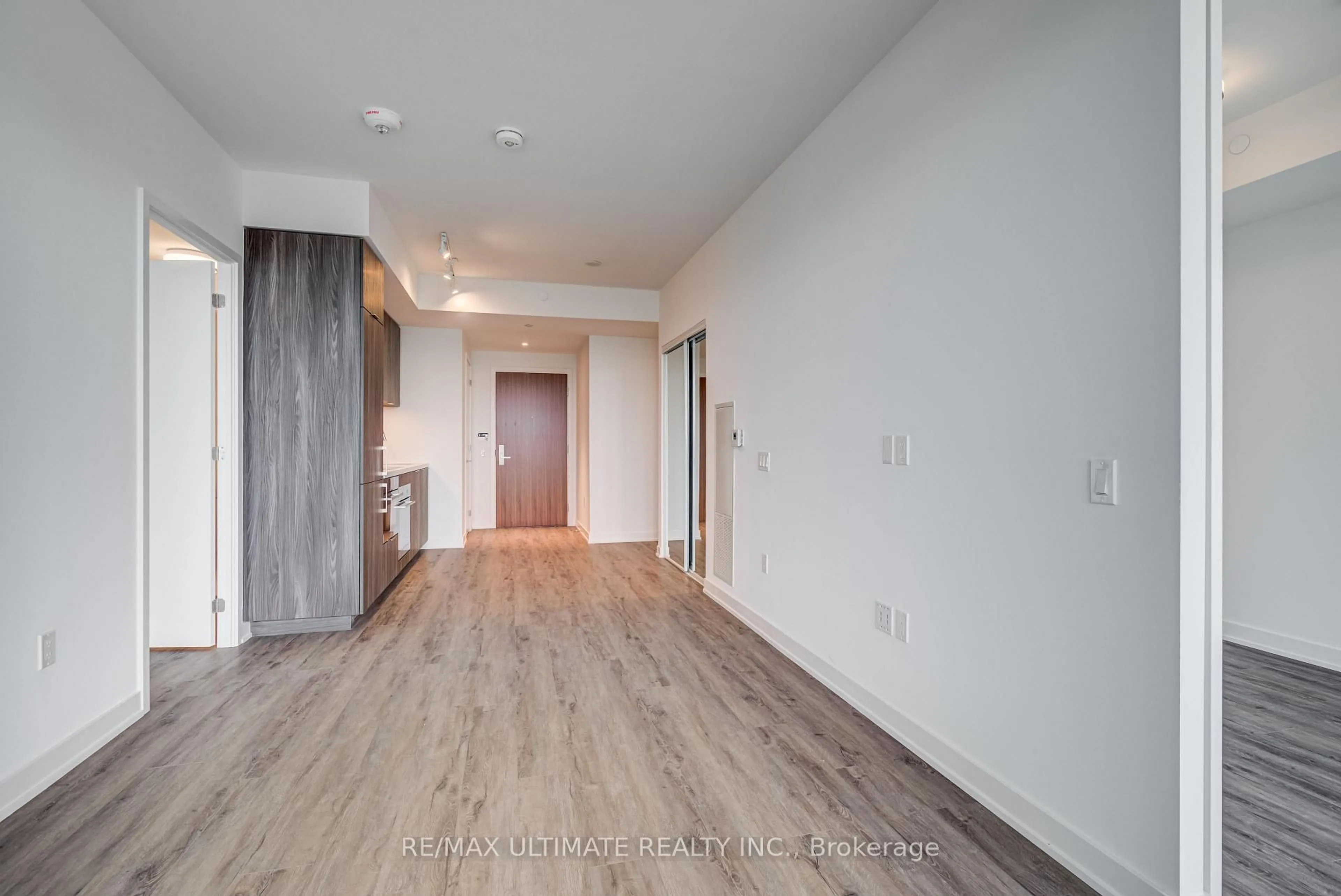 Unknown for 15 Queens Quay #1601, Toronto Ontario M5E 0A4